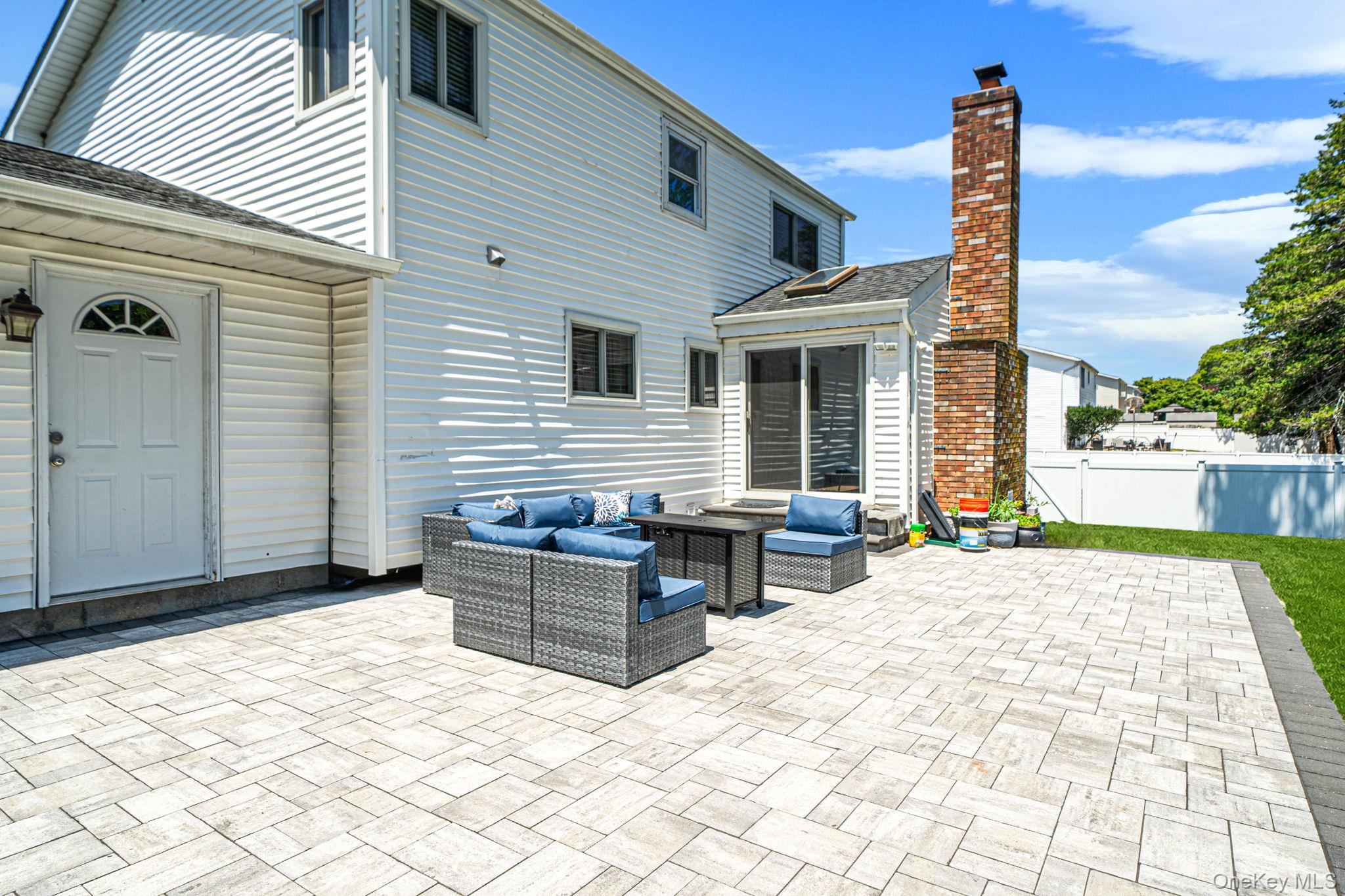 4th image of 27 Galaxie Ln, Selden, NY 11784 | MLS# 1026288