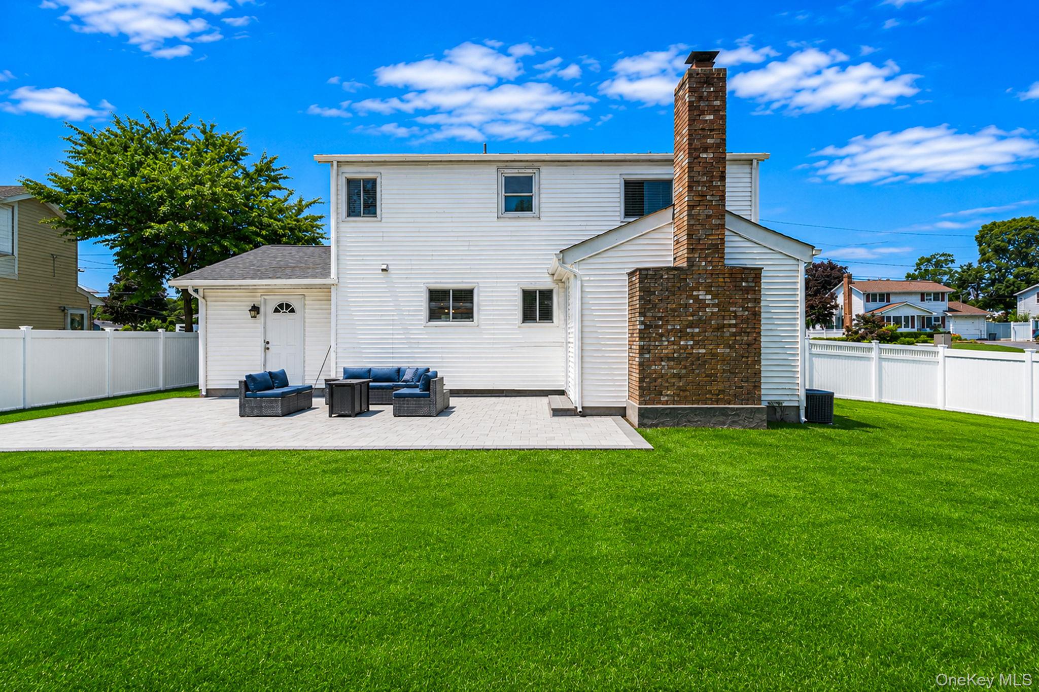 3rd image of 27 Galaxie Ln, Selden, NY 11784 | MLS# 1026288