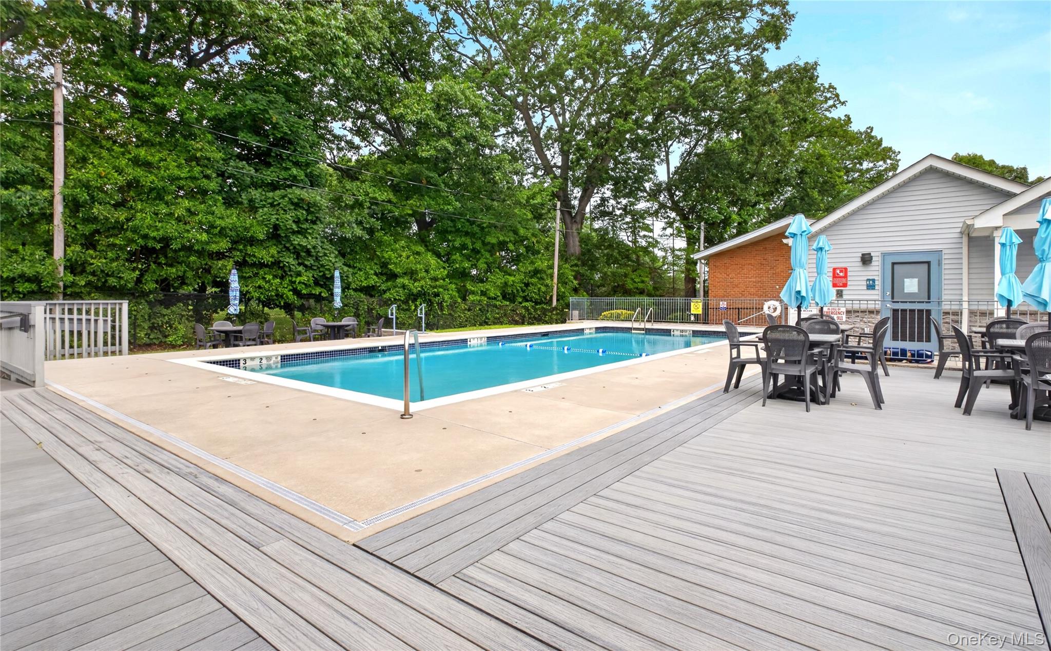 2nd image of 671 Pelham Rd, New Rochelle, NY 10805