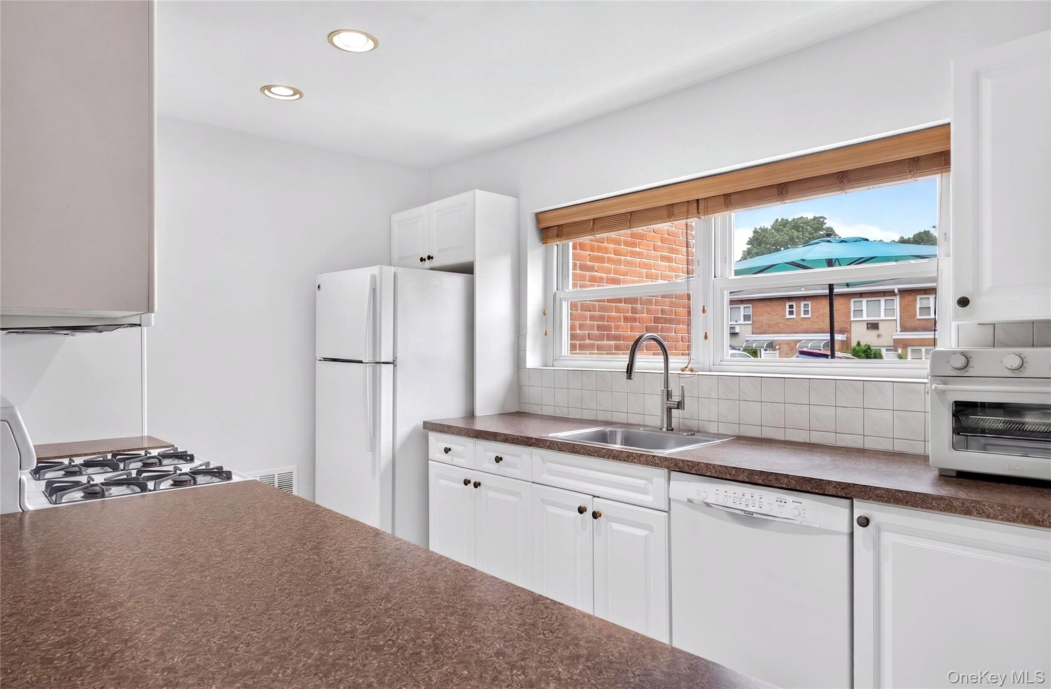 5th image of 671 Pelham Rd #D9, New Rochelle, NY 10805 | MLS# 1026301