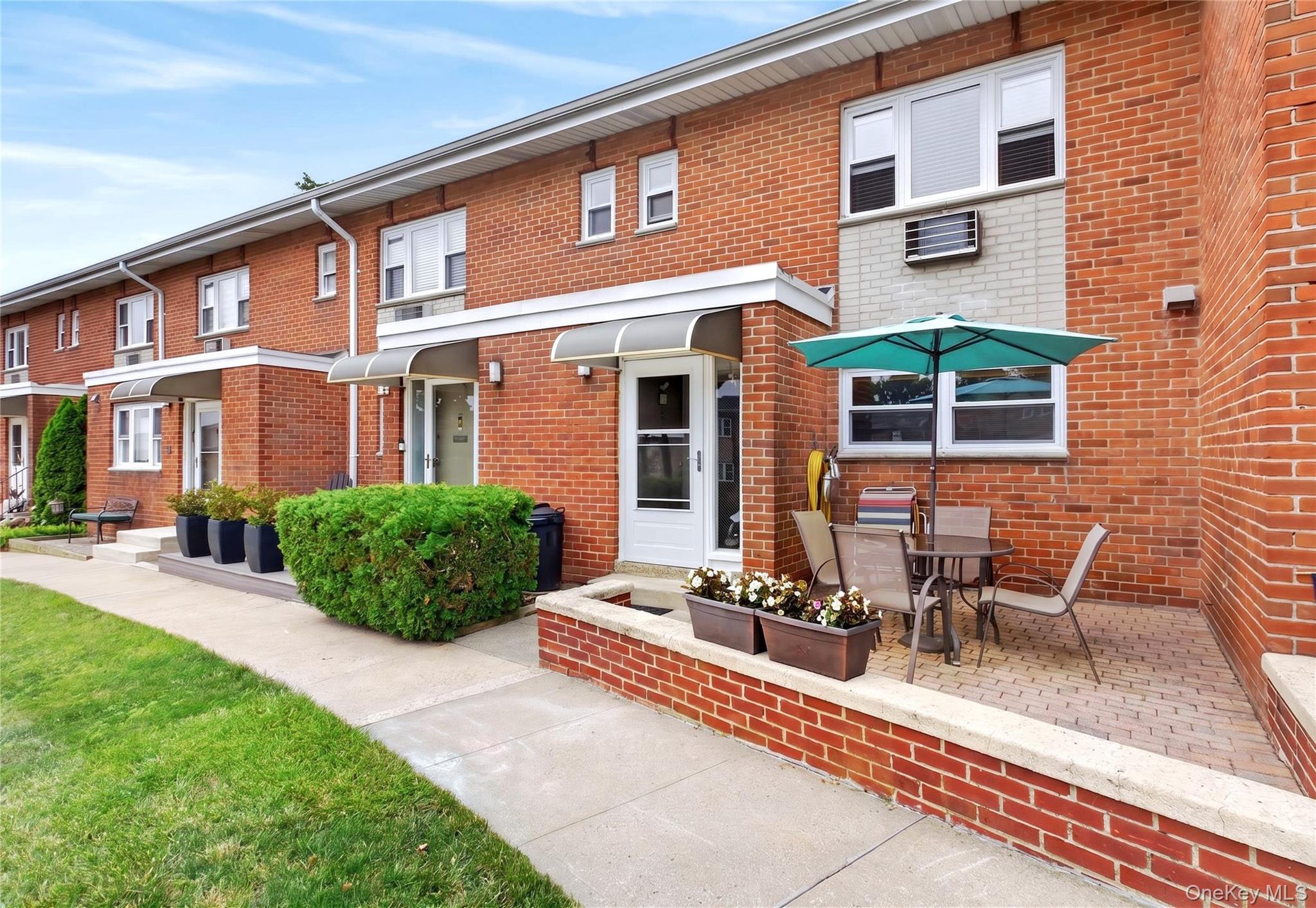 2nd image of 671 Pelham Rd #D9, New Rochelle, NY 10805 | MLS# 1026301