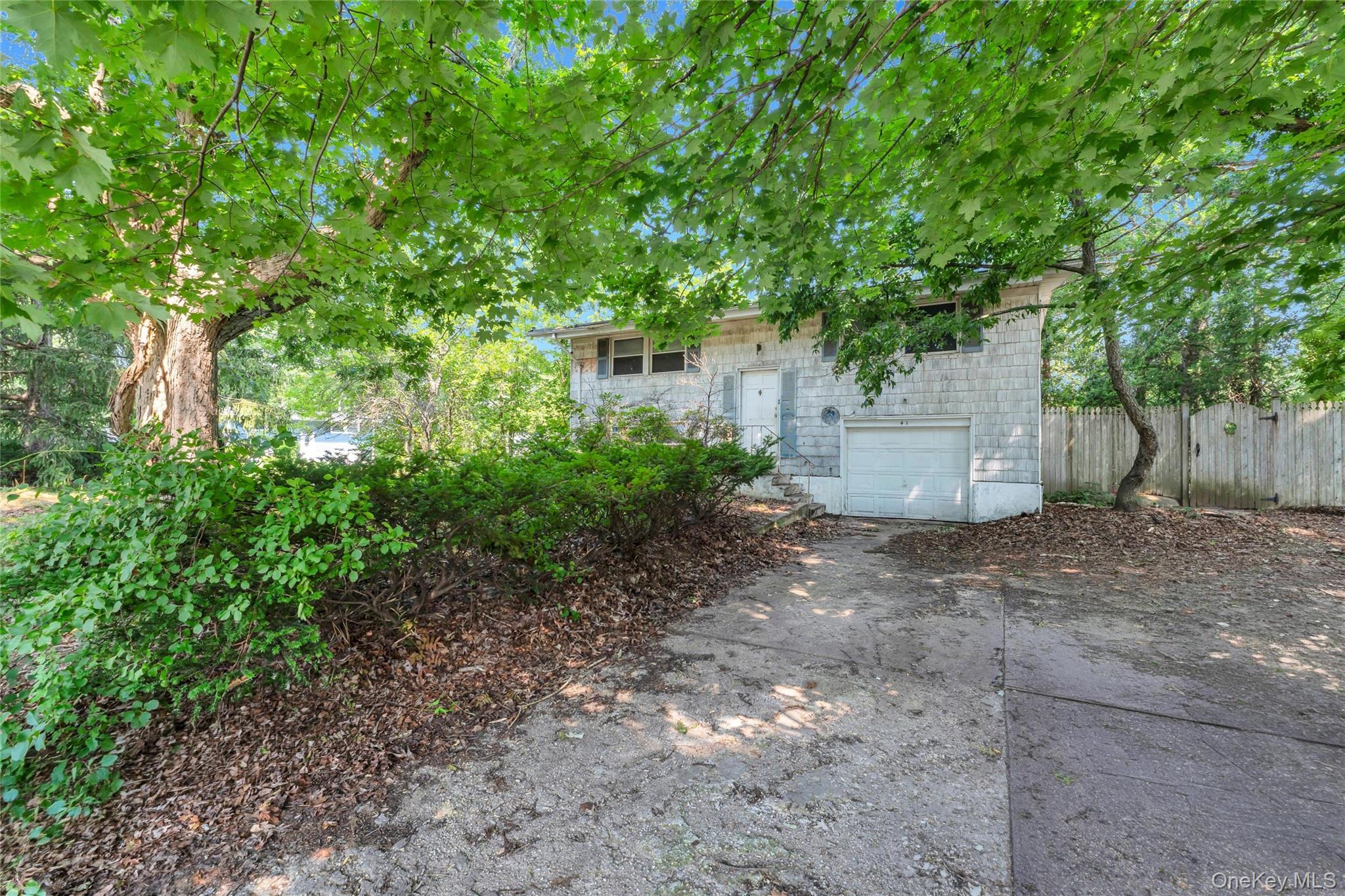 3rd image of 41 Arrowhead Ln, Brookhaven, NY 11733 | MLS# 1026315