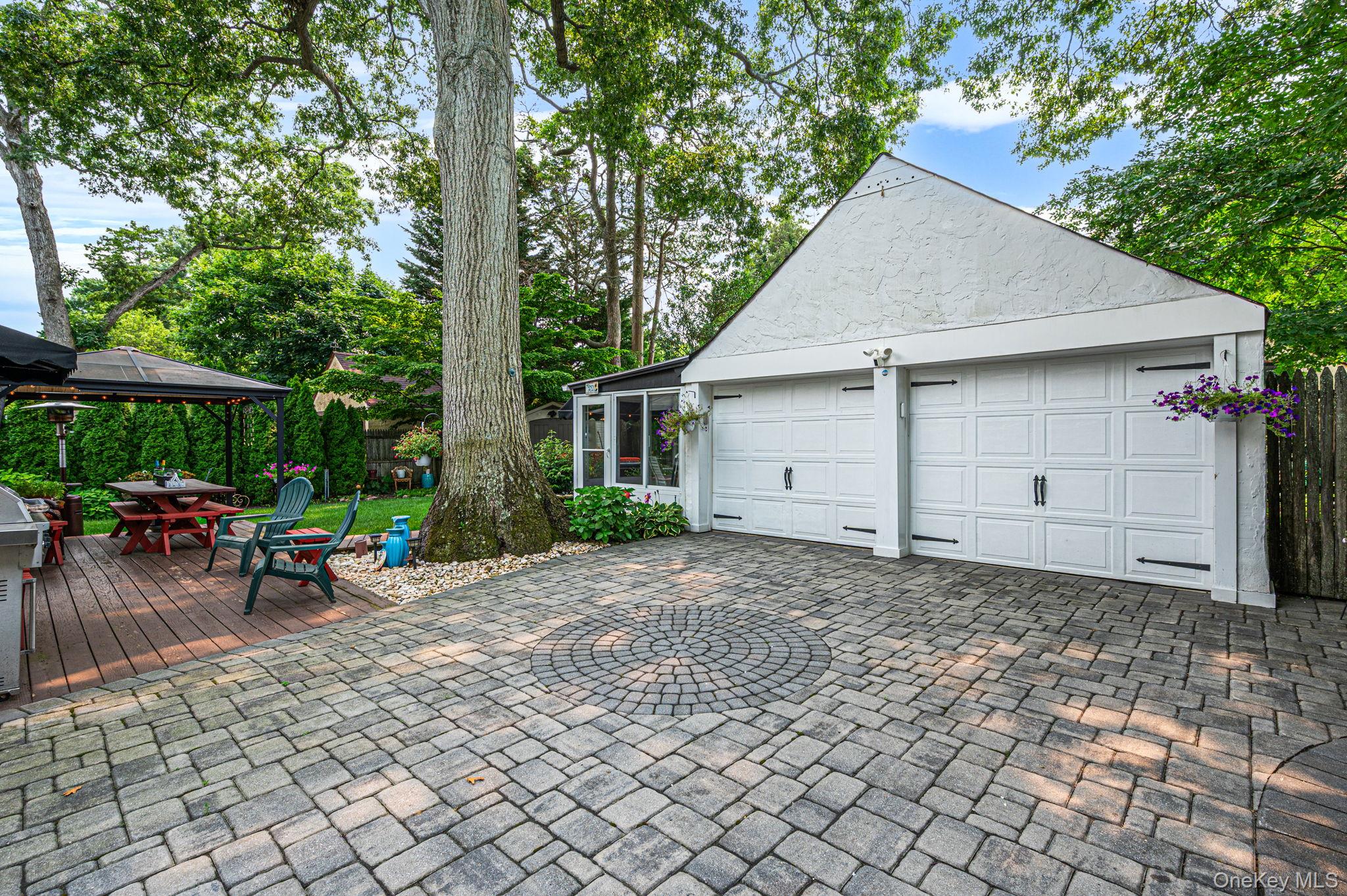 35th image of 527 Brooklyn Blvd, Brightwaters, NY 11718 | MLS# 1026324