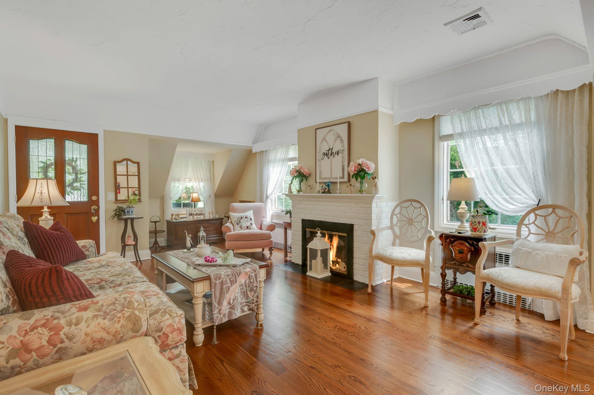 5th image of 527 Brooklyn Blvd, Brightwaters, NY 11718 | MLS# 1026324