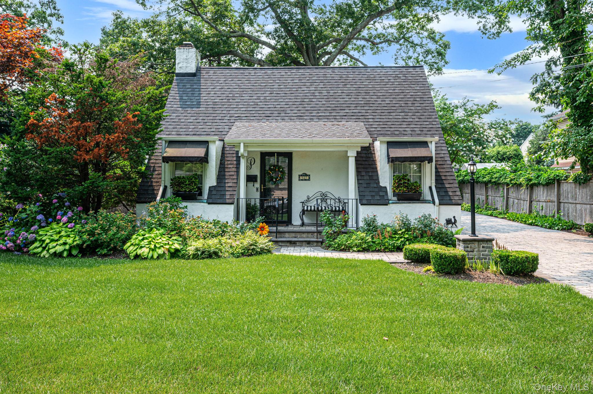 1st image of 527 Brooklyn Blvd, Brightwaters, NY 11718 | MLS# 1026324