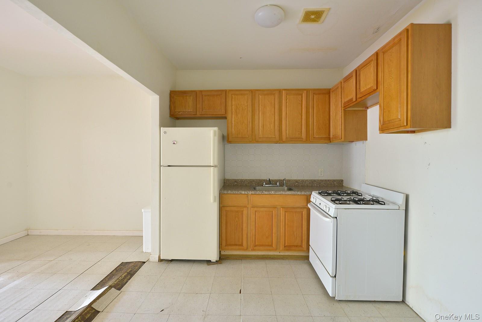 3rd image of 350 Montauk Ave, New York, NY 11208 | MLS# 1026462