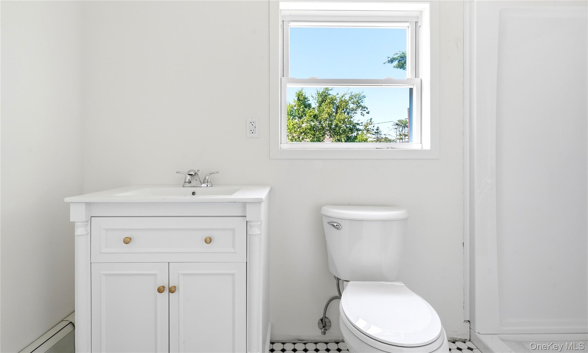 26th image of 100 Elm St, Islip, NY 11751 | MLS# 1026497