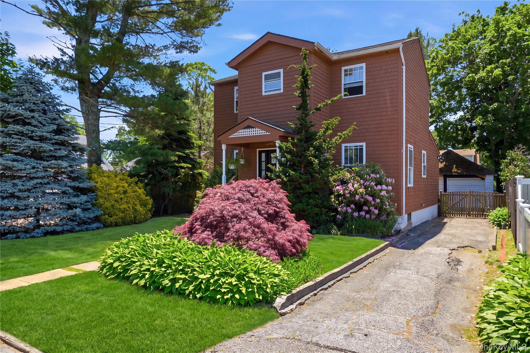 3rd image of 100 Elm St, Islip, NY 11751 | MLS# 1026497