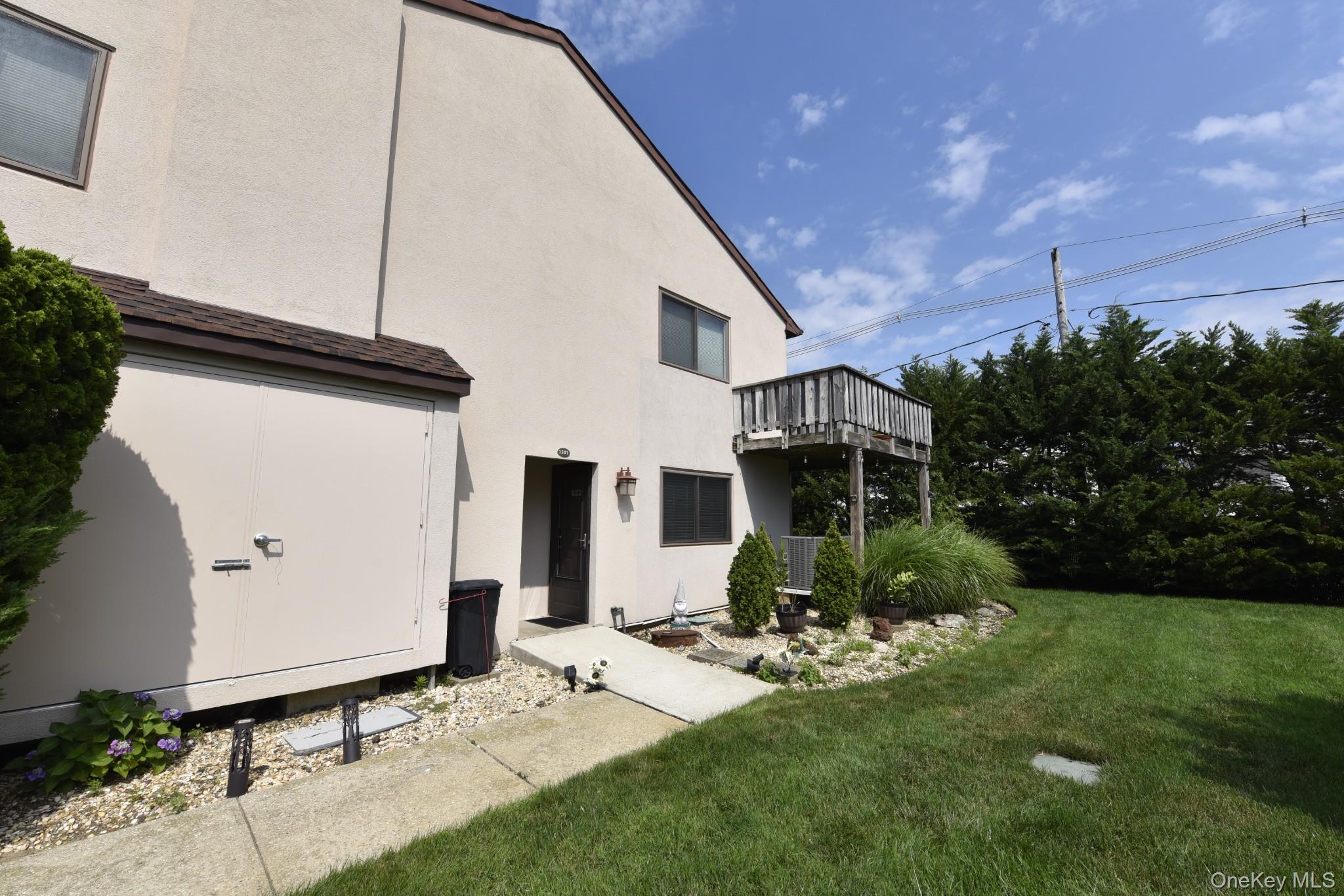 3rd image of 1 Anchorage Wy #1501, Hempstead, NY 11520 | MLS# 1026498