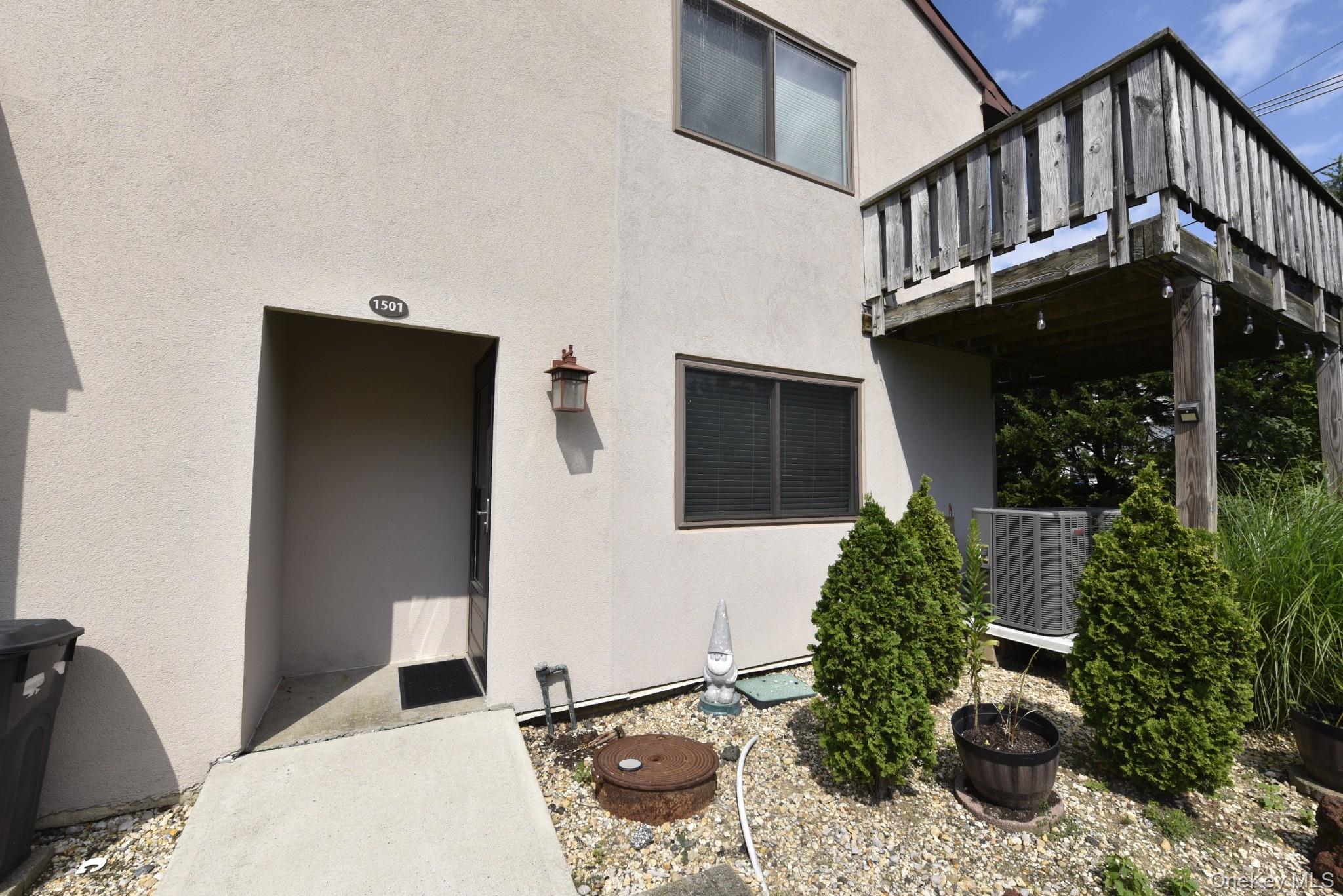 2nd image of 1 Anchorage Wy #1501, Hempstead, NY 11520 | MLS# 1026498
