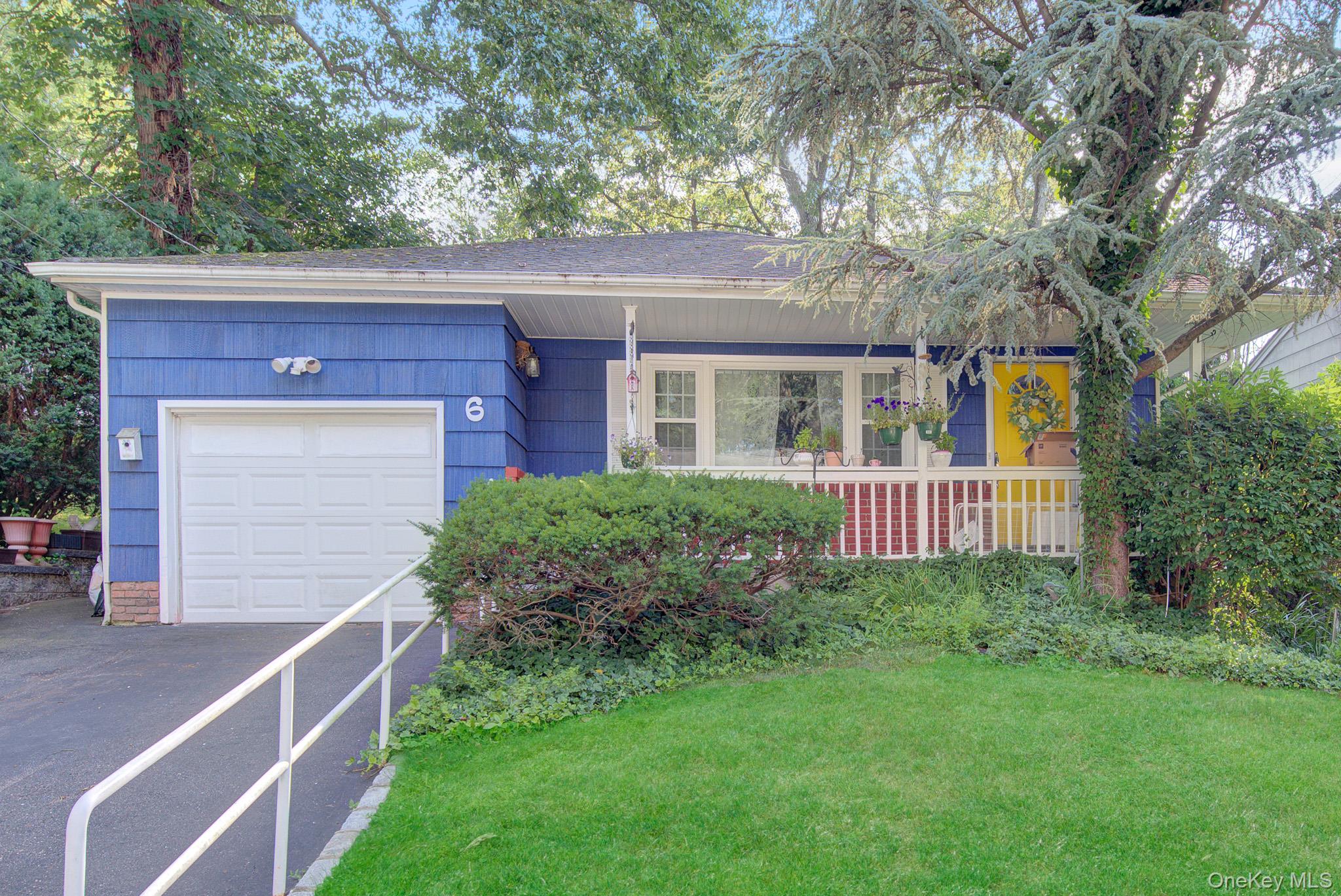 4th image of 6 Hilton Ct, Huntington, NY 11743 | MLS# 1026508