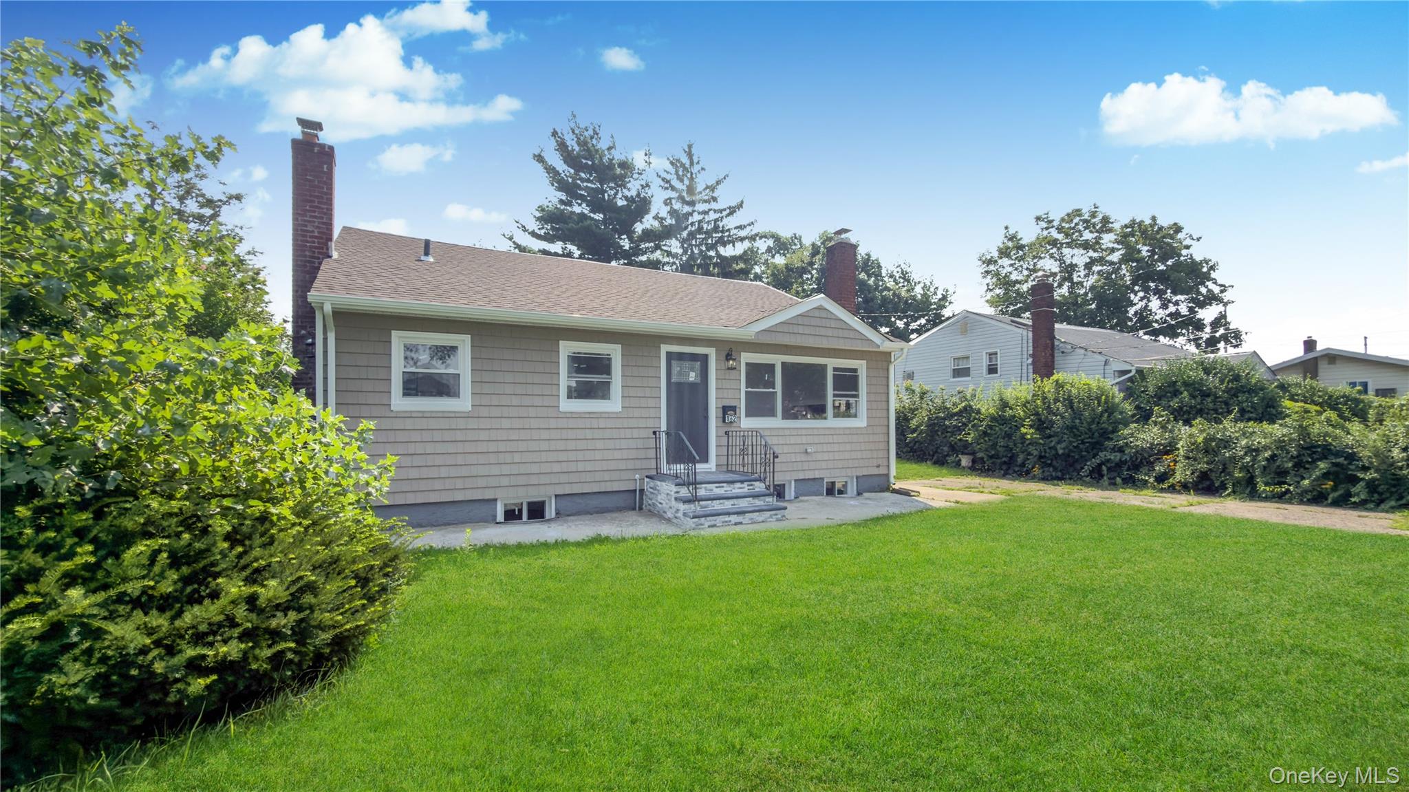 2nd image of 162 State St, North Hempstead, NY 11590 | MLS# 1026509