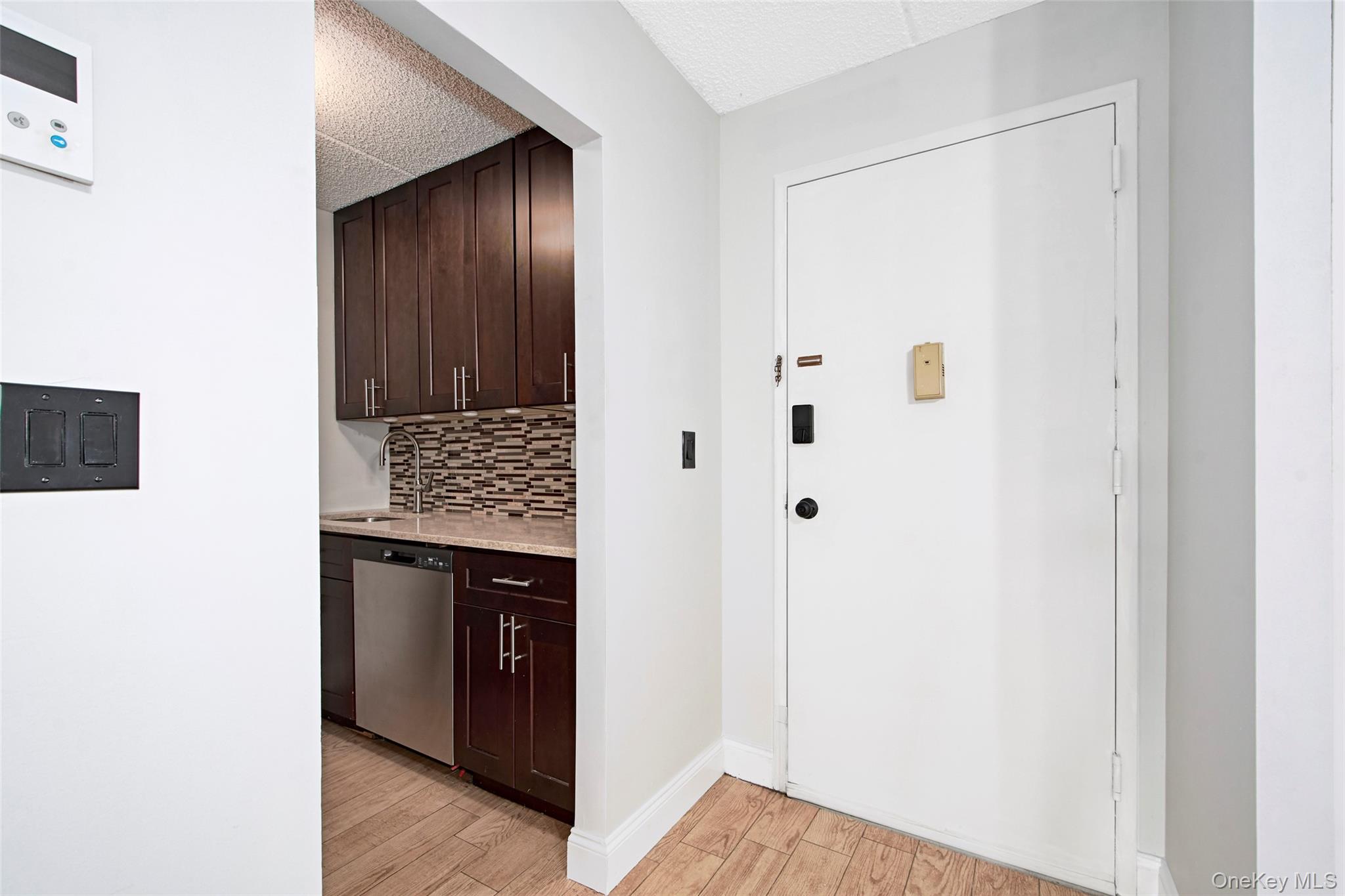 2nd image of 560 Halstead Ave #2-R, Harrison, NY 10528 | MLS# 1026513
