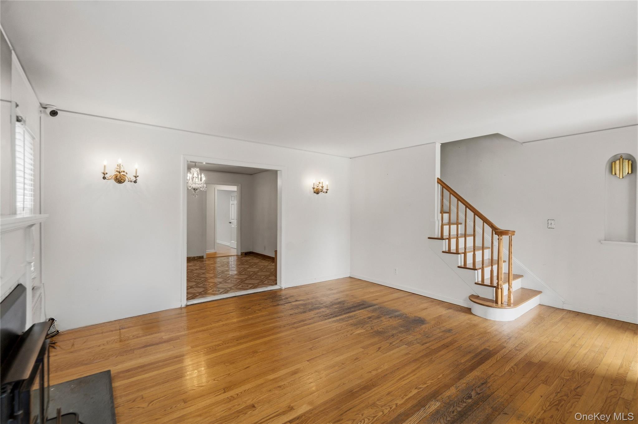 5th image of 19 Chestnut St, Glen Cove, NY 11542 | MLS# 1026537