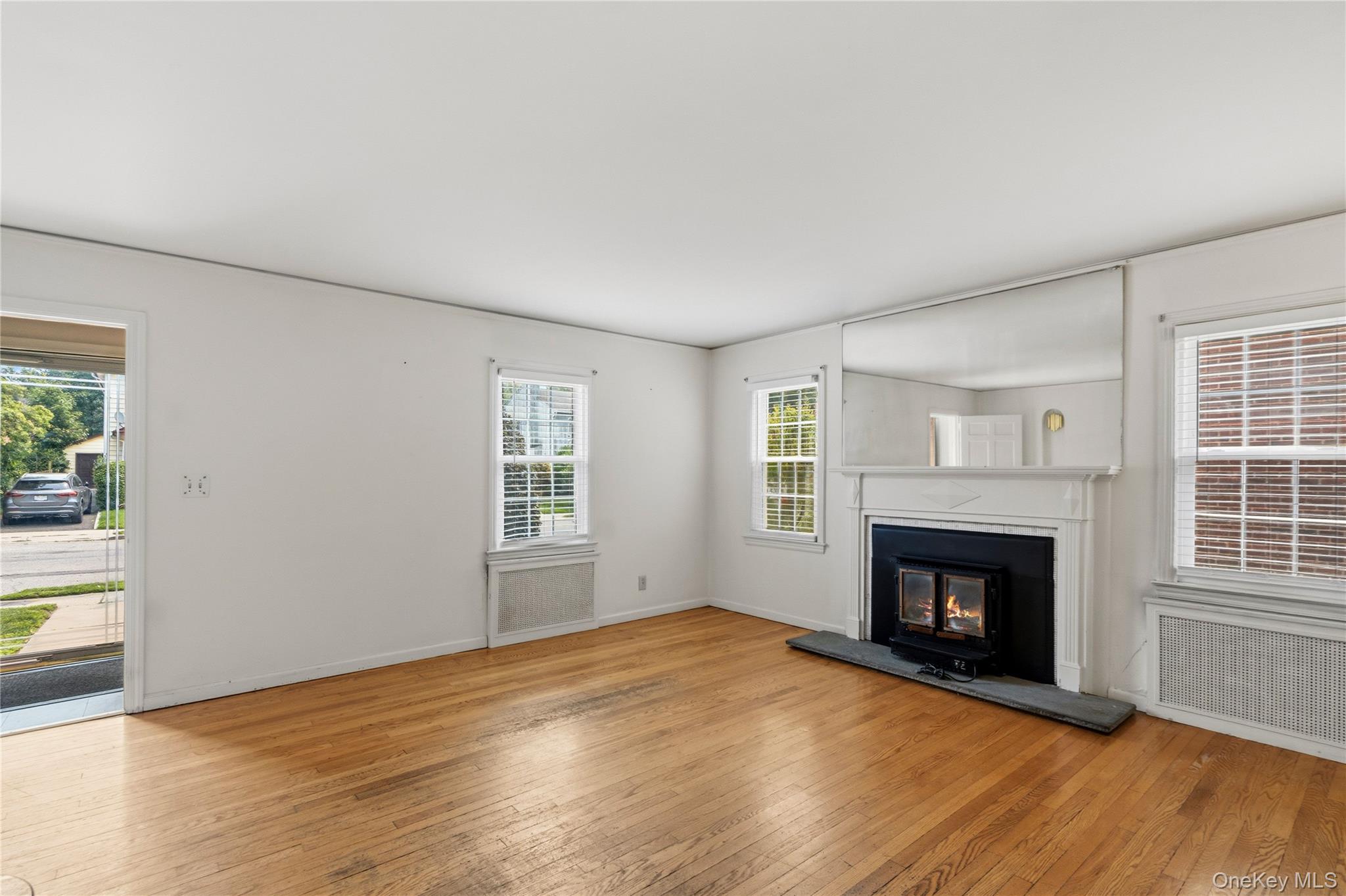 4th image of 19 Chestnut St, Glen Cove, NY 11542 | MLS# 1026537