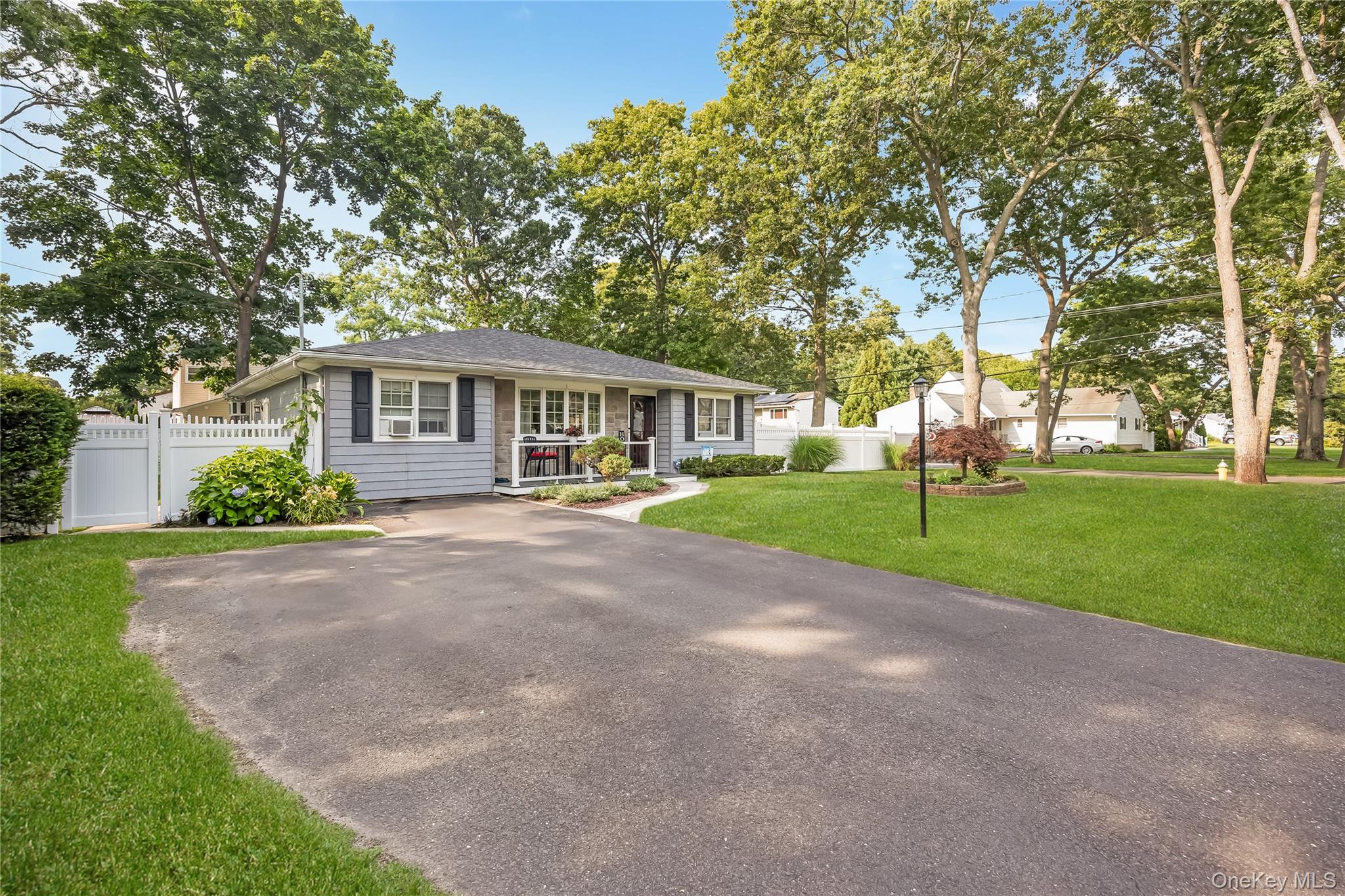 3rd image of 281 Thrift St, Ronkonkoma, NY 11779 | MLS# 1026543
