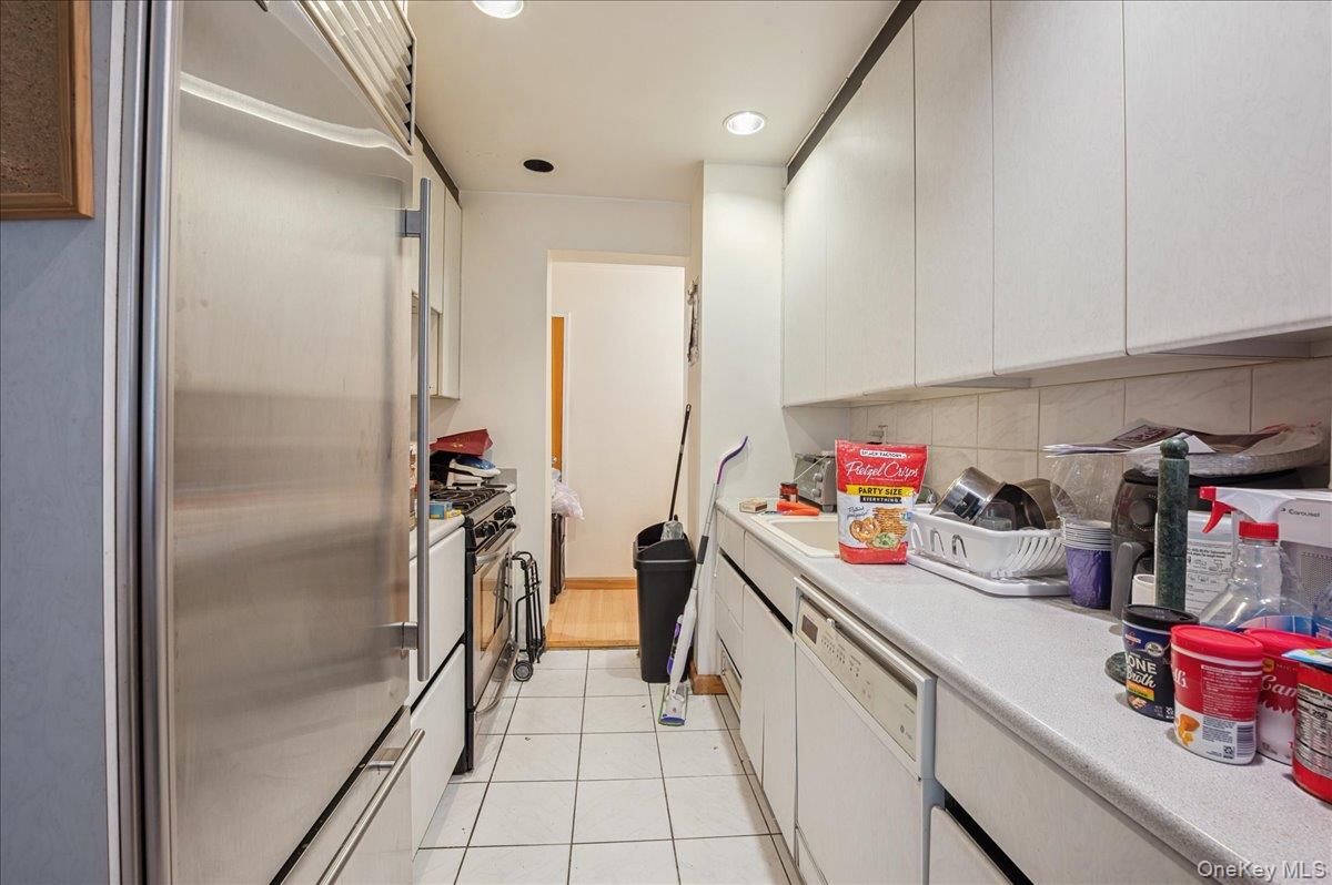 2nd image of 1130 Stadium Ave #1J, New York, NY 10465 | MLS# 1026548