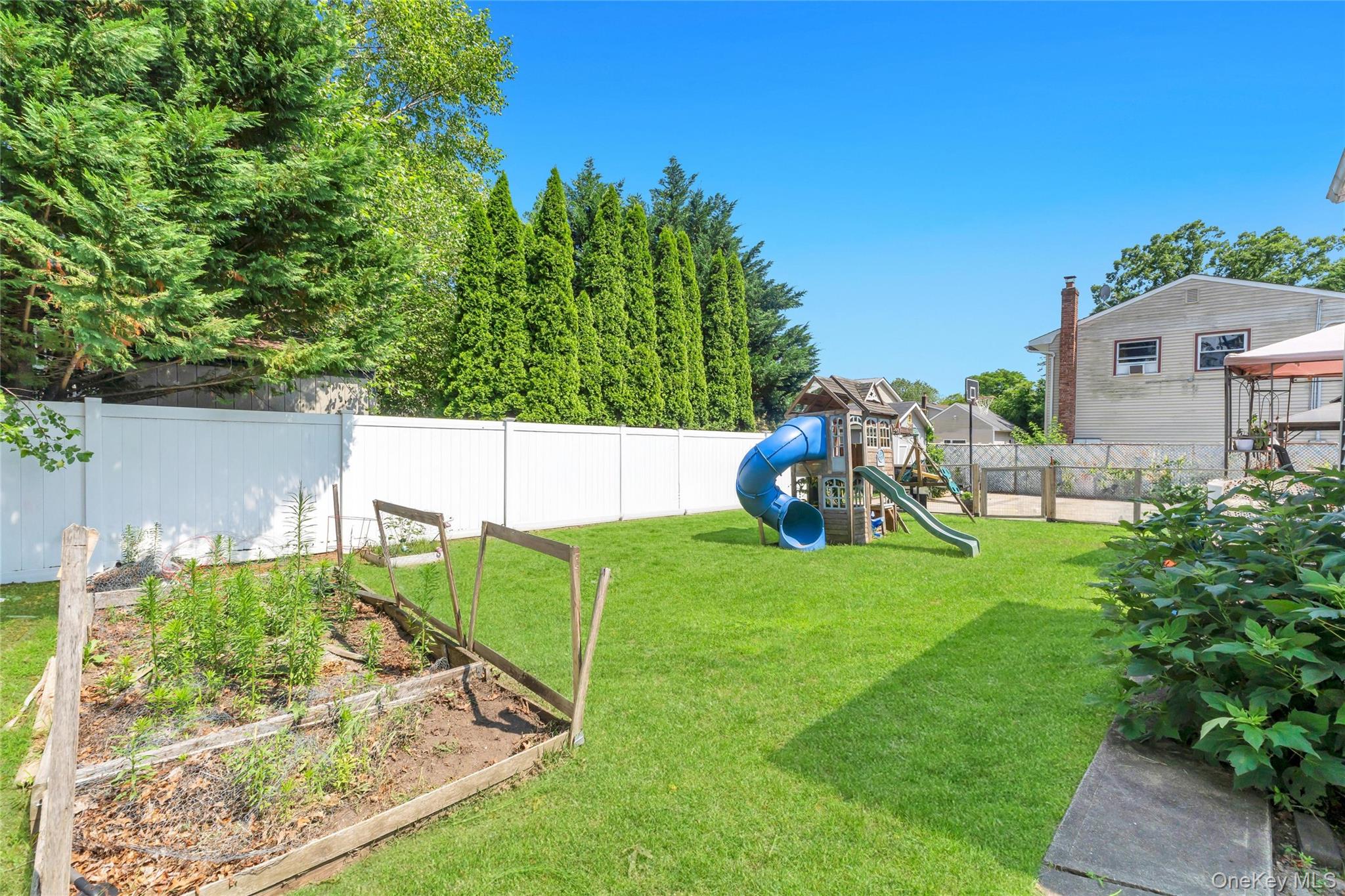 5th image of 437 Commack Rd, Islip, NY 11751 | MLS# 1026573
