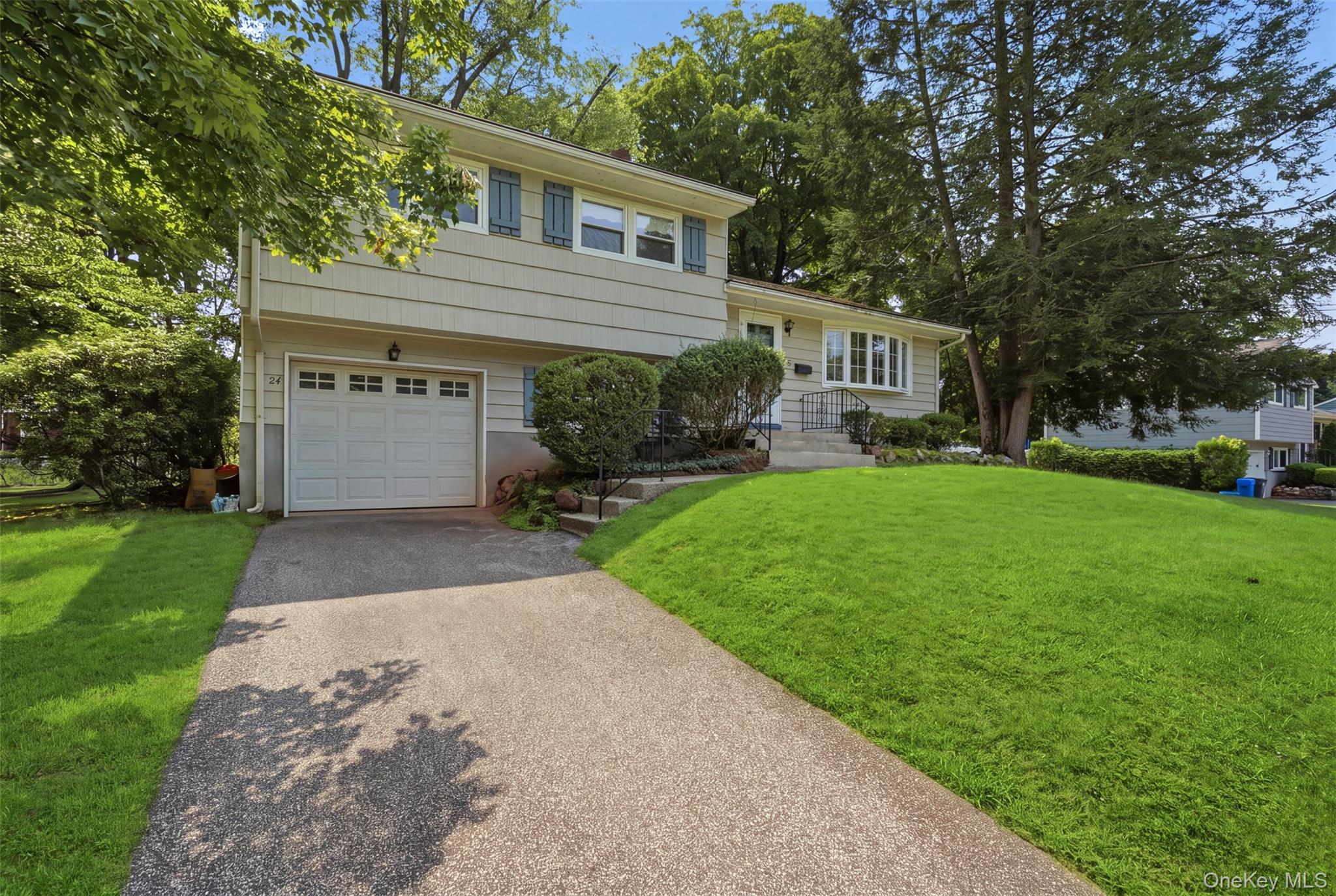 35th image of 24 Marcia Ln, Clarkstown, NY 10956 | MLS# 1026579