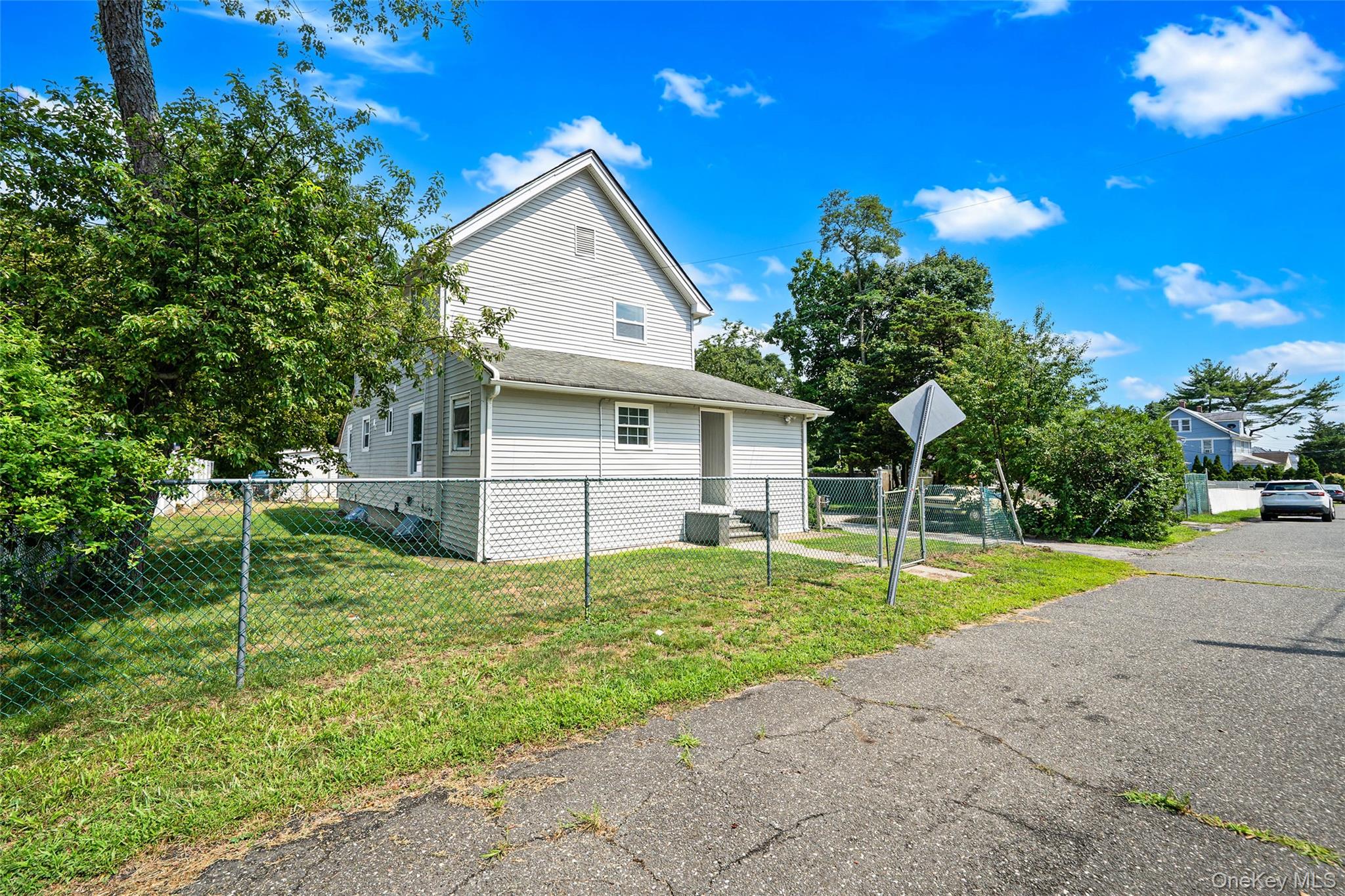 3rd image of 25 William St, Islip, NY 11722 | MLS# 1026610