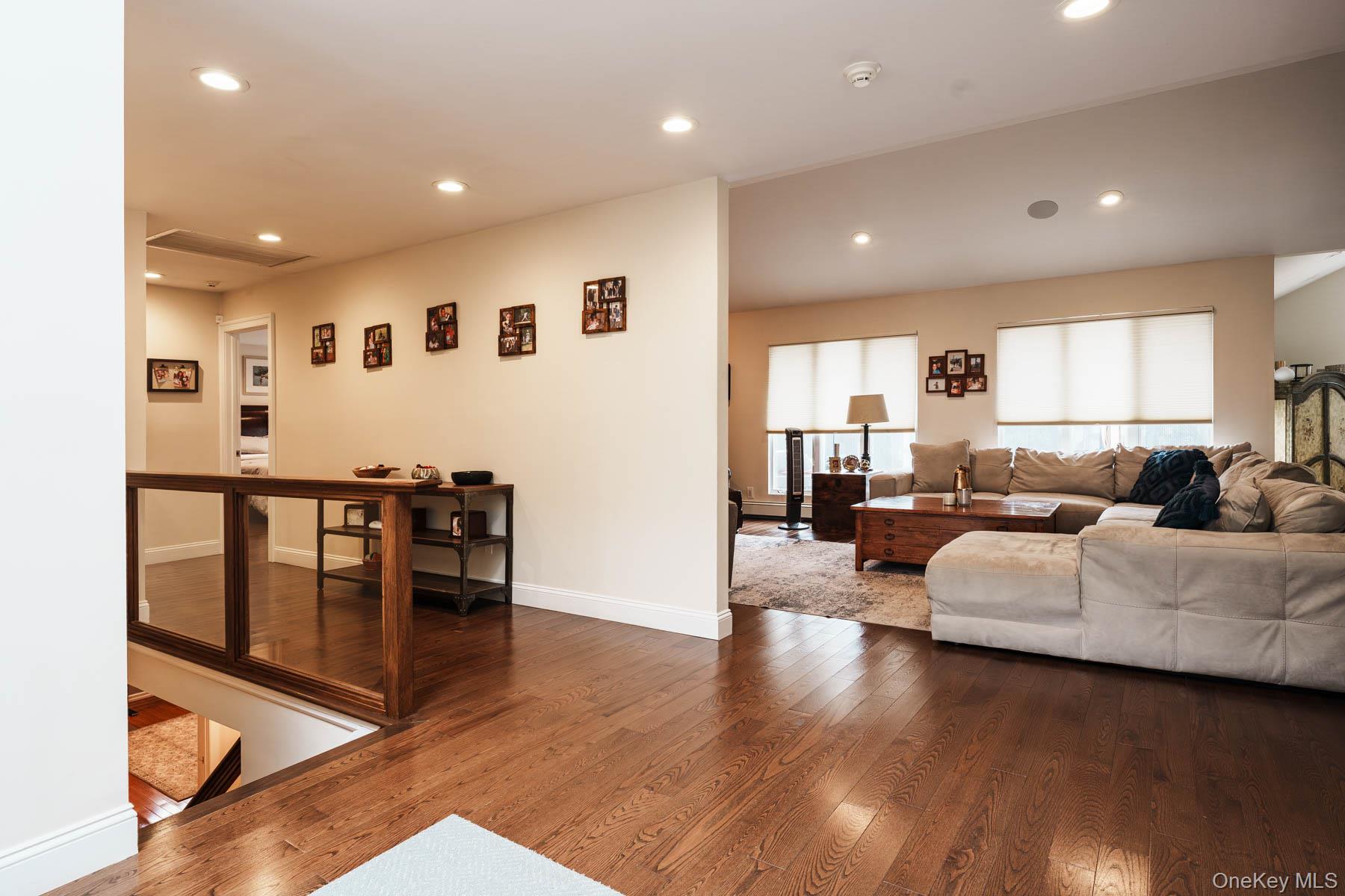 3rd image of 5 High Ct, Oyster Bay, NY 11709 | MLS# 1026619