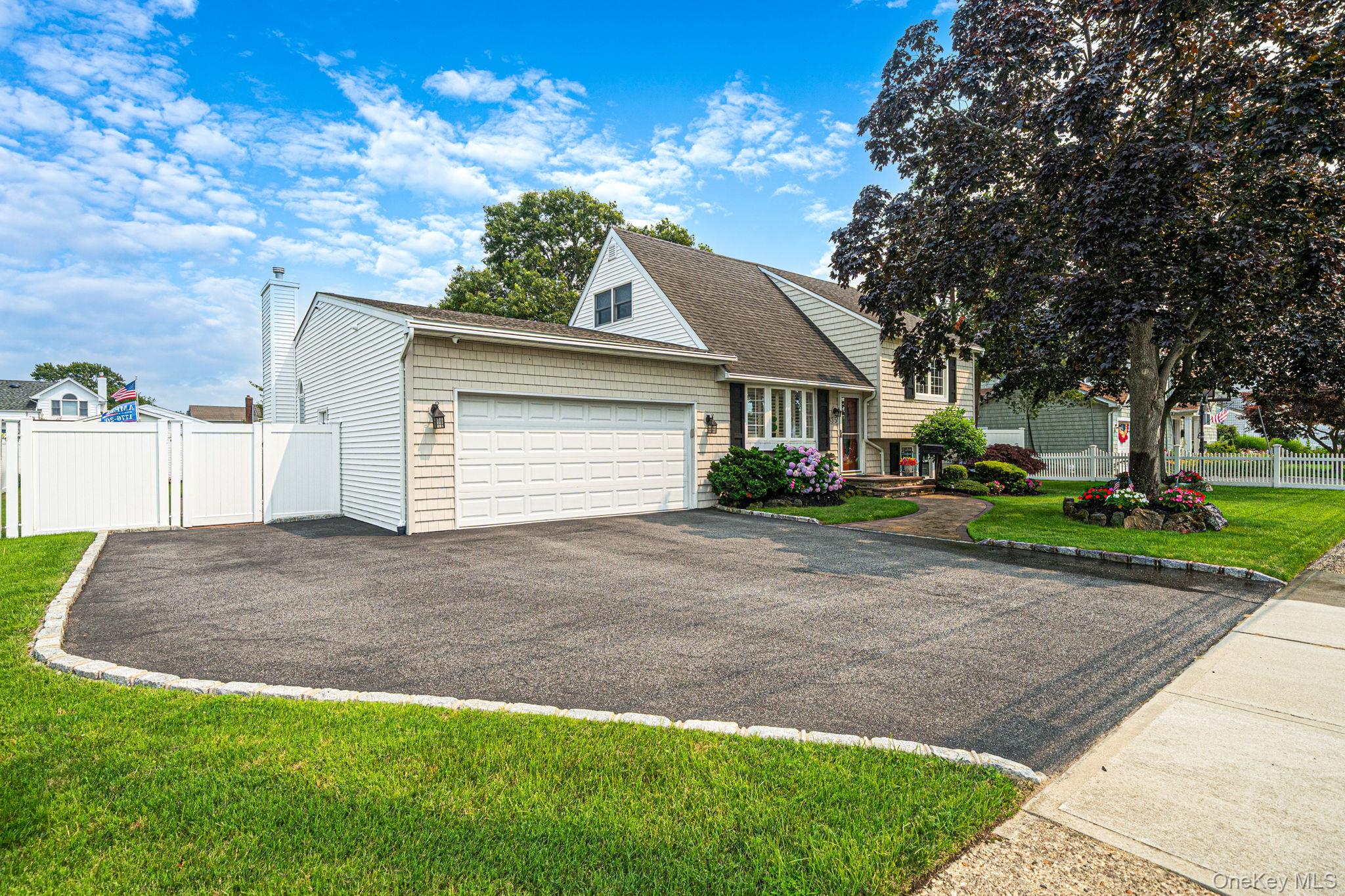 1st image of 835 Pease Ln, West Islip, NY 11795 | MLS# 1026660