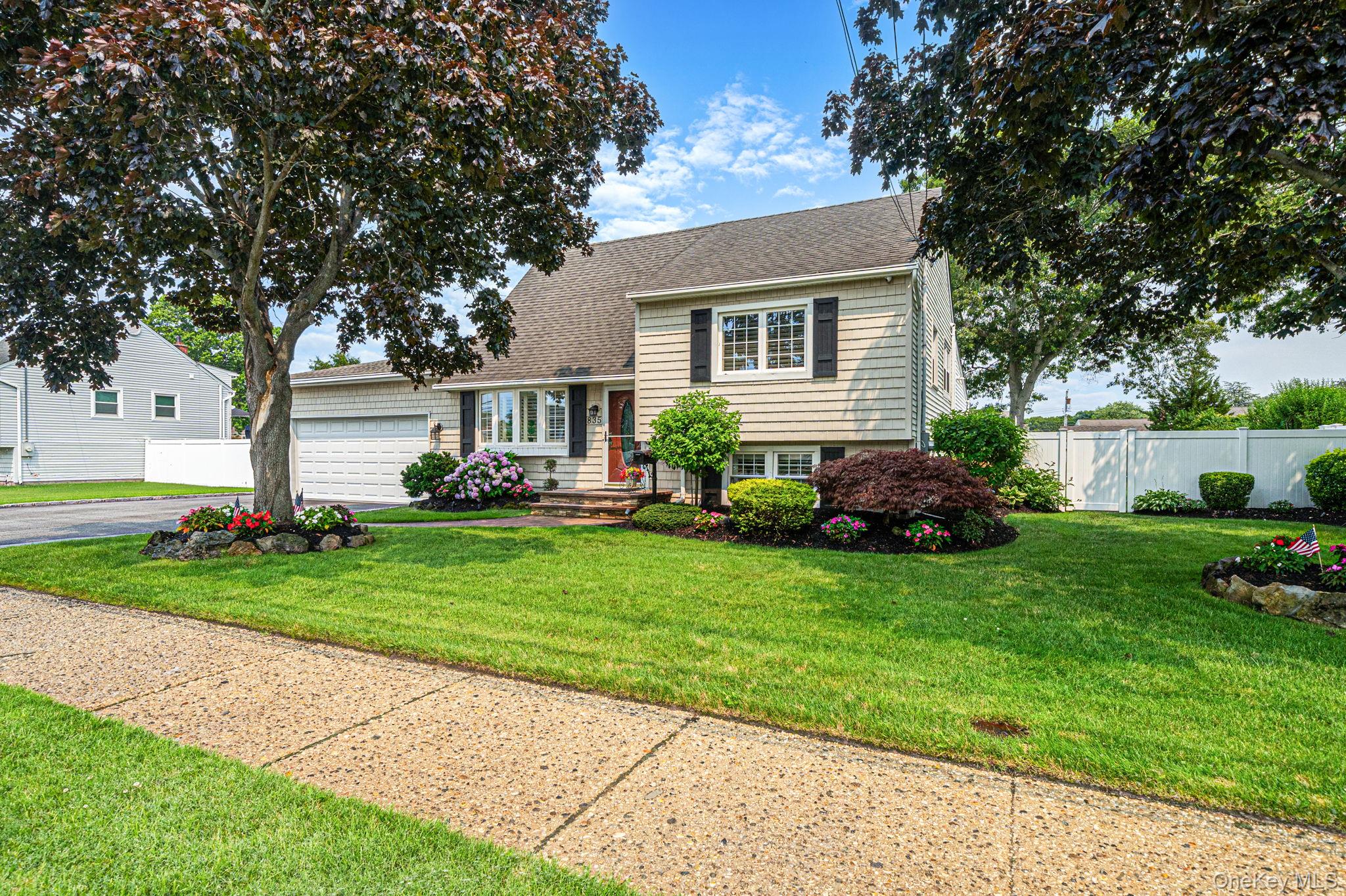 3rd image of 835 Pease Ln, West Islip, NY 11795 | MLS# 1026660