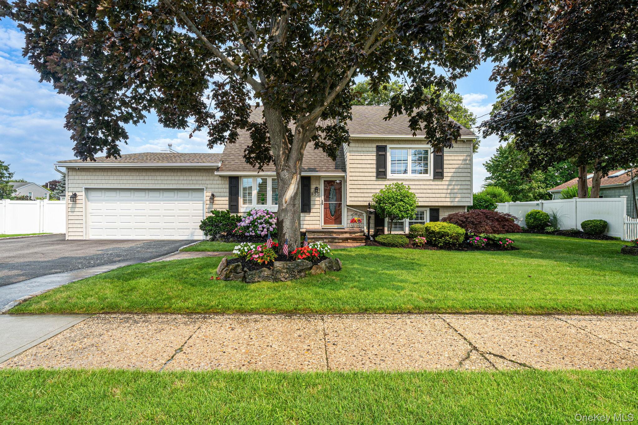 2nd image of 835 Pease Ln, West Islip, NY 11795 | MLS# 1026660