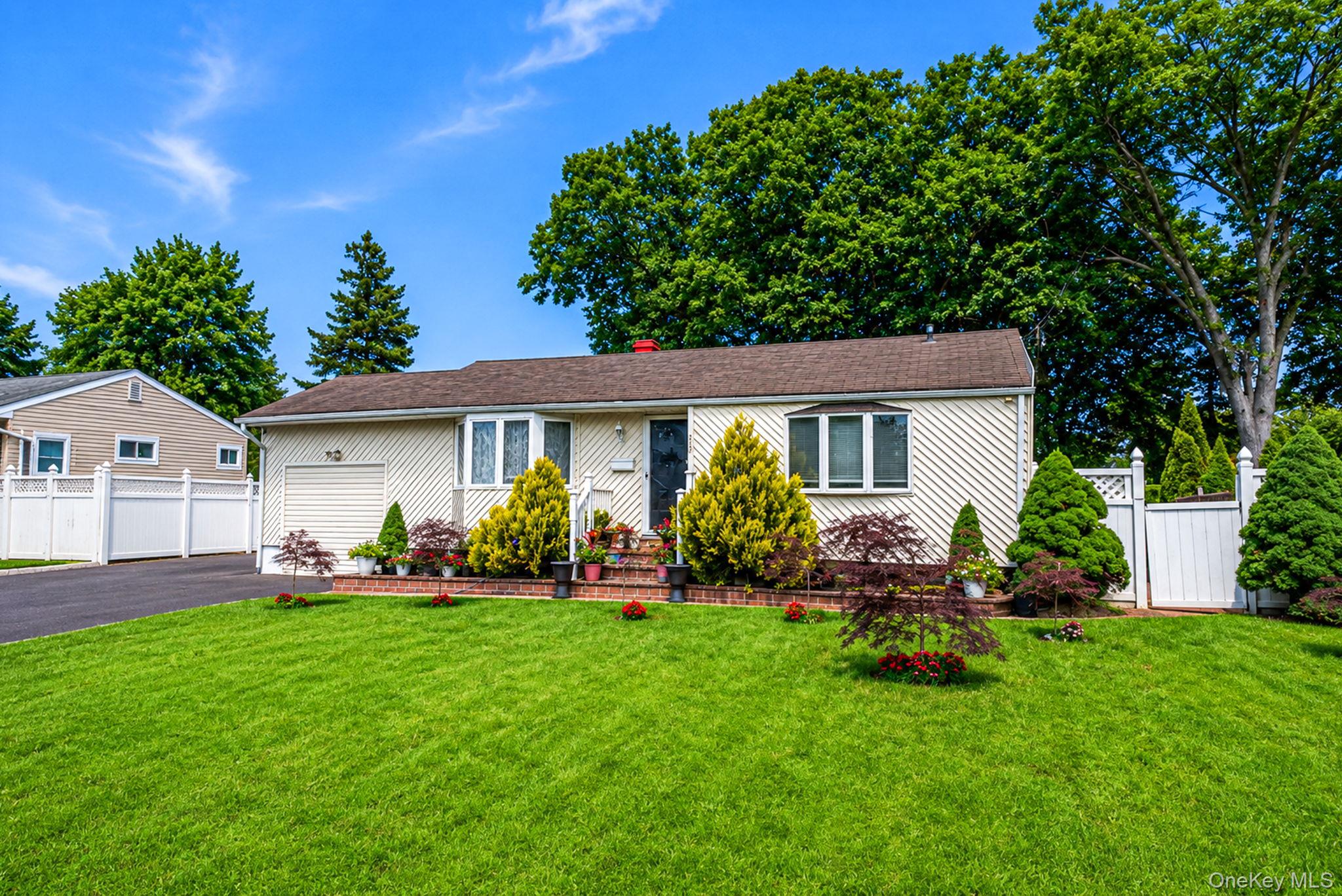 3rd image of 237 Dovecote Ln, Central Islip, NY 11722 | MLS# 1026700