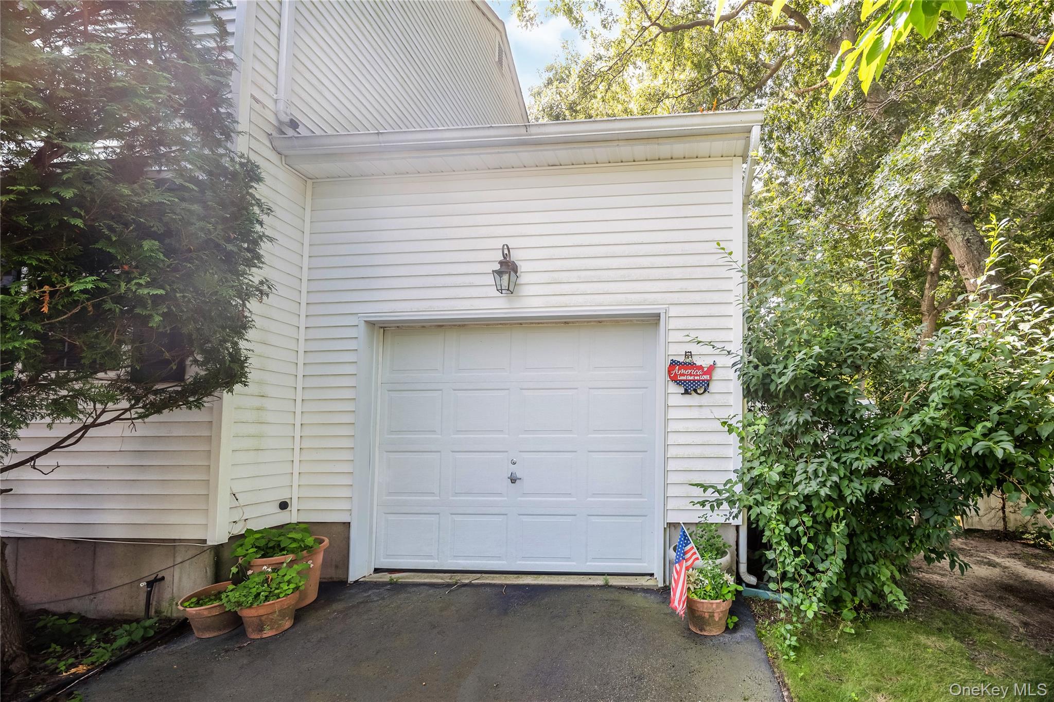 3rd image of 10 Gaetano Ln, Coram, NY 11727 | MLS# 1026713