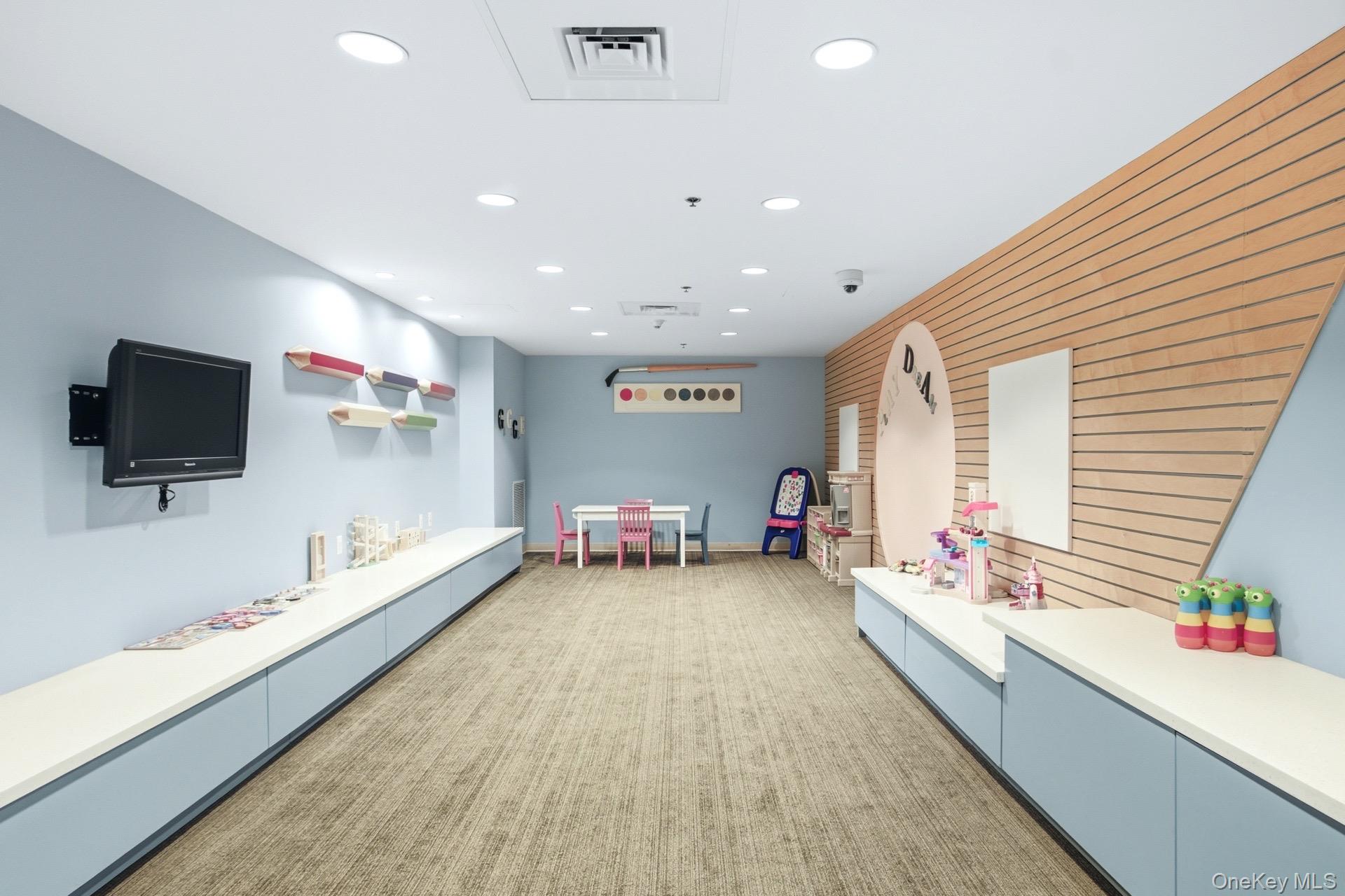 2nd image of 1 Renaissance Sq, White Plains, NY 10601