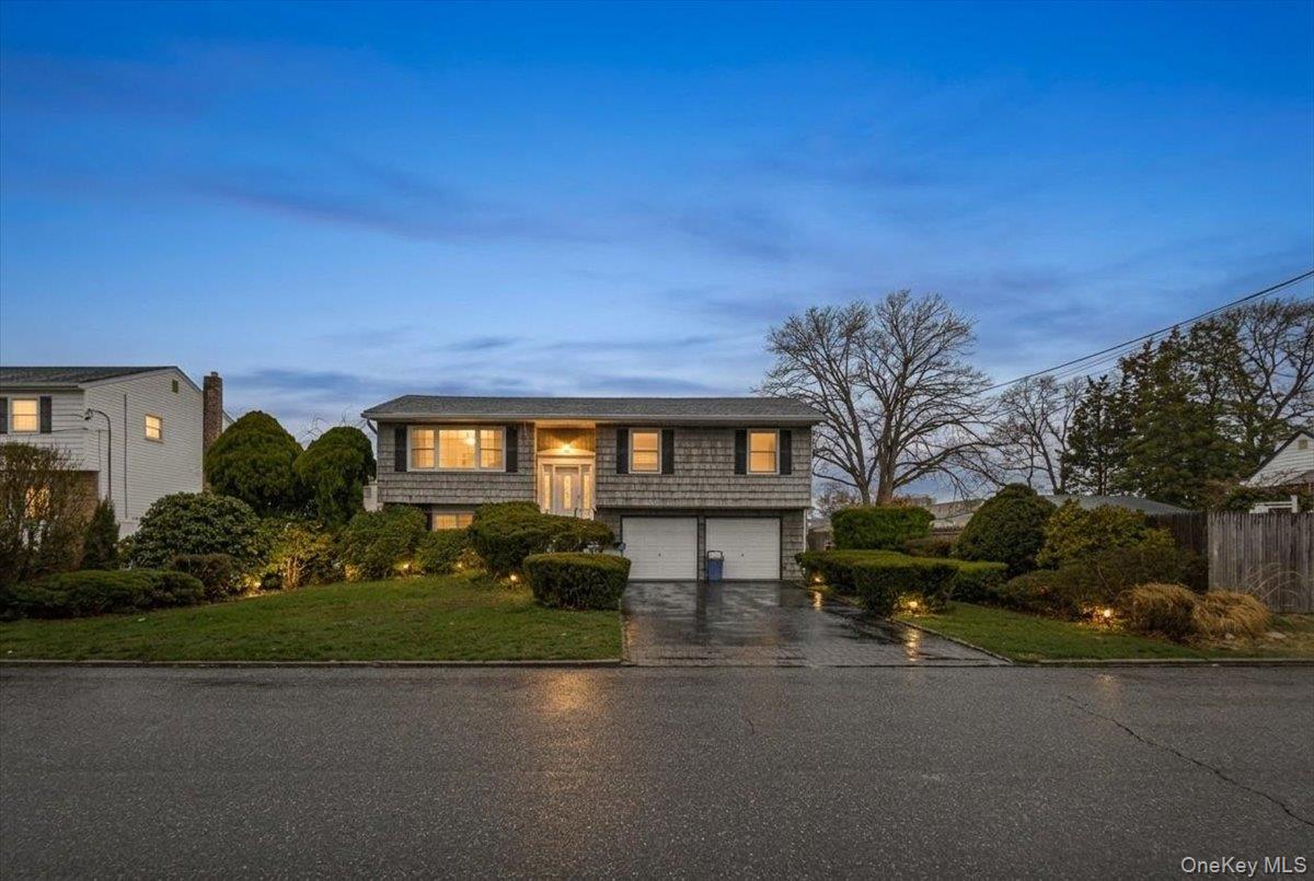 1st image of 286 W 13th St, Deer Park, NY 11729 | MLS# 1026777