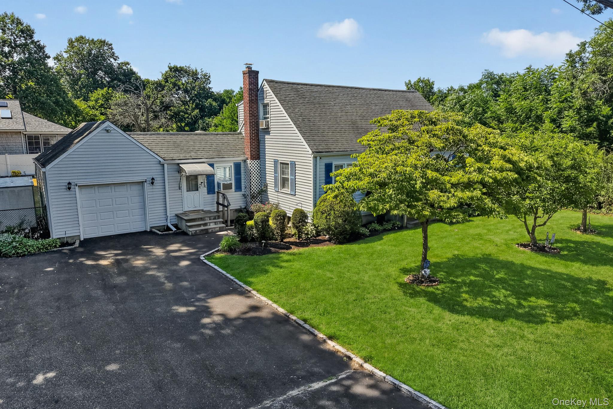 2nd image of 1547 Walt Whitman Rd, Huntington, NY 11747 | MLS# 1026785