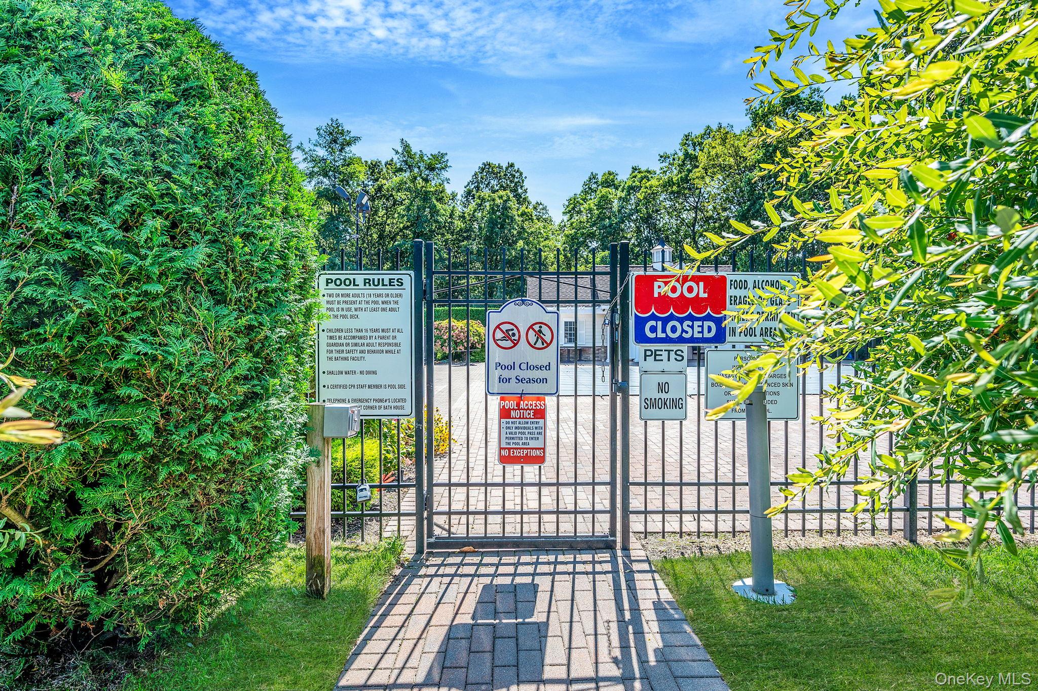 2nd image of 460 Old Town Rd, Brookhaven, NY 11776