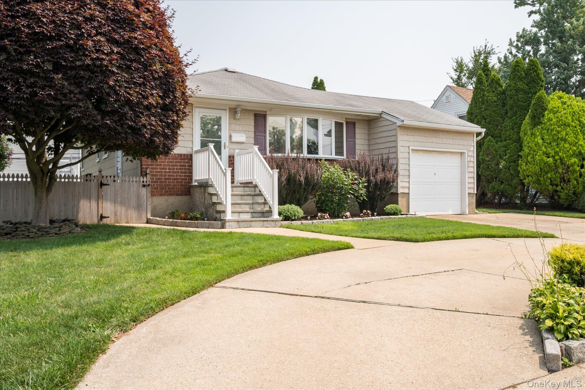 2nd image of 3191 N Jerusalem Rd, Hempstead, NY 11756 | MLS# 1026793
