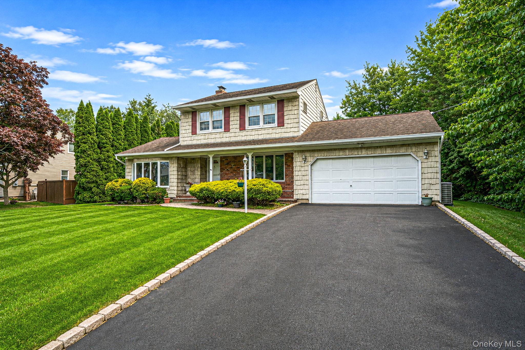 3rd image of 15 Buhl Ln, Huntington, NY 11731 | MLS# 1026798