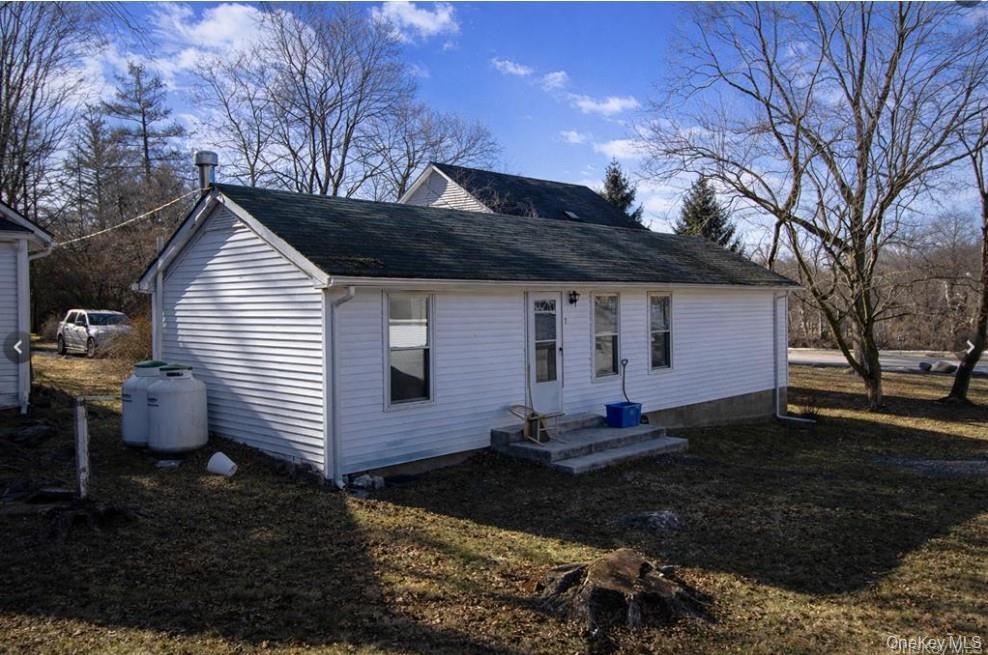3rd image of 9 Benedict Ln, New Windsor, NY 12553