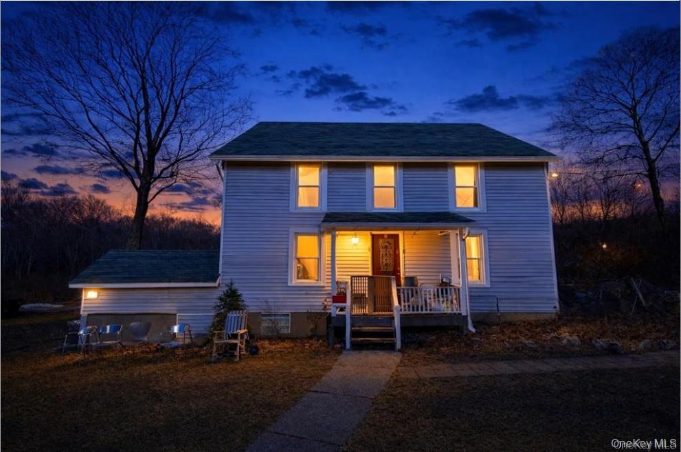 2nd image of 9 Benedict Ln, New Windsor, NY 12553