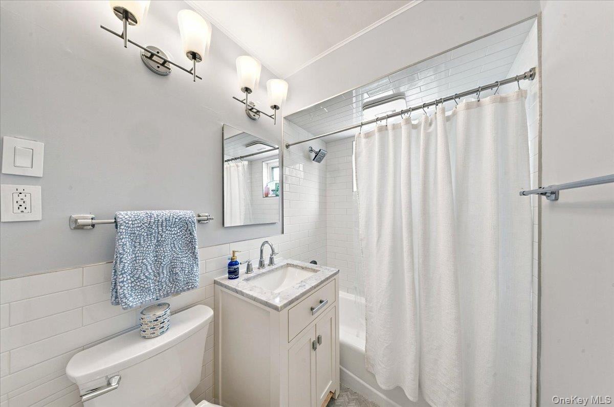 2nd image of 280 Cherry Vly Ave, Hempstead, NY 11530