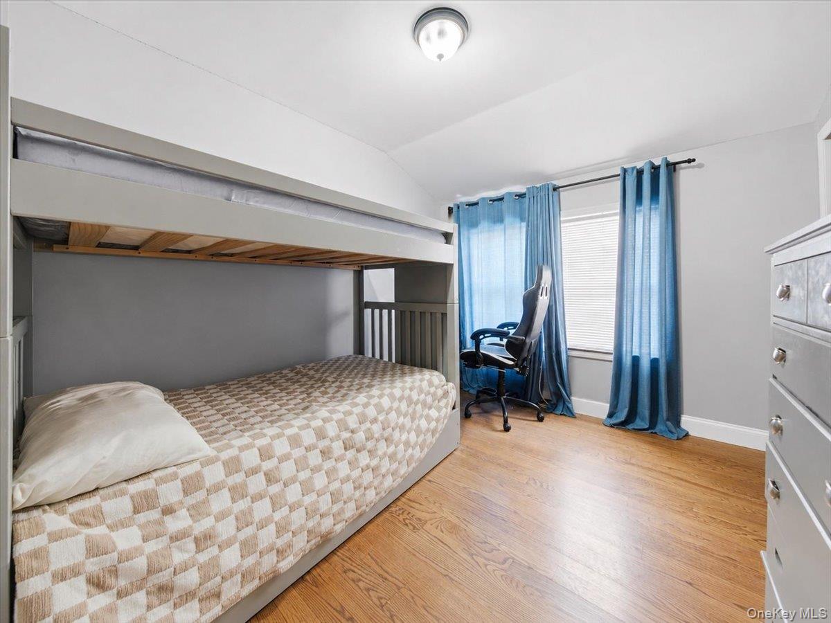 4th image of 23515 Bentley Rd, New York, NY 11422 | MLS# 1026823