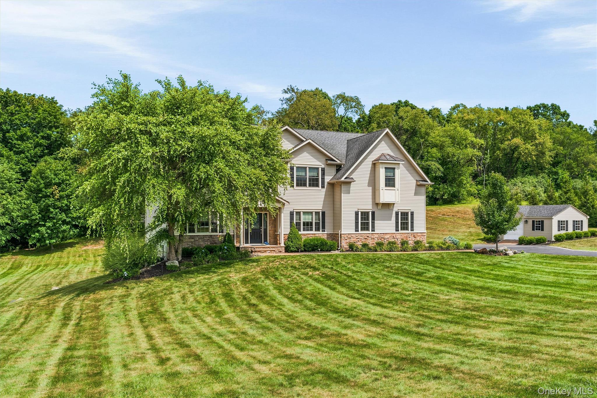 2nd image of 16 Canterbury Ln, Warwick (town), NY 10990 | MLS# 1026878