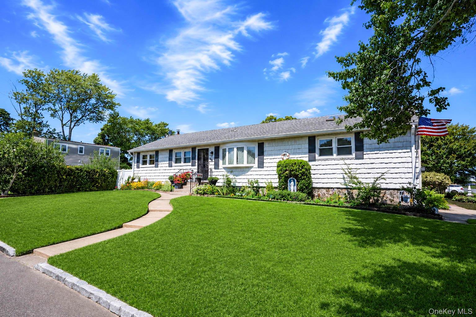 2nd image of 266 Albert St, Babylon, NY 11757 | MLS# 1026880