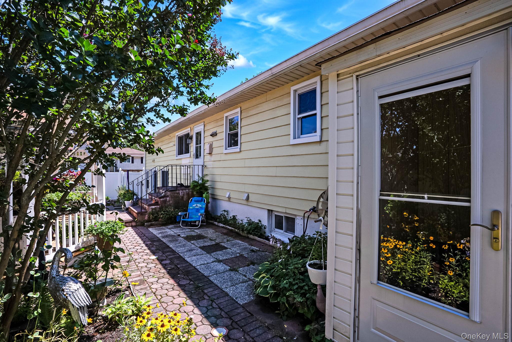 38th image of 266 Albert St, Babylon, NY 11757 | MLS# 1026880