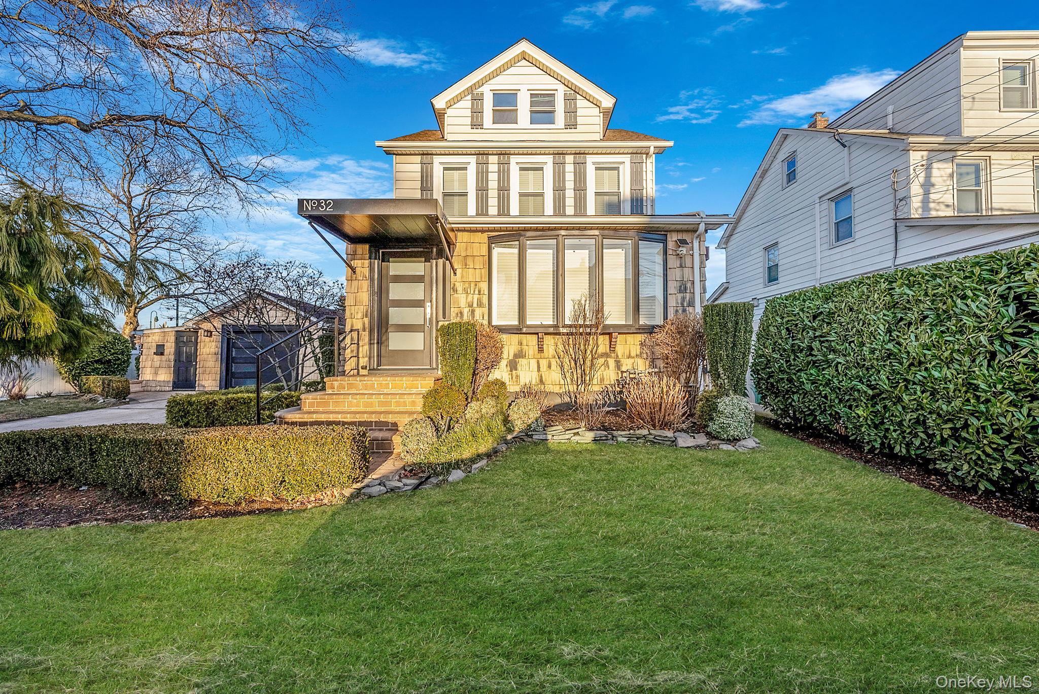3rd image of 32 Everett, Hempstead, NY 11563 | MLS# 1026908