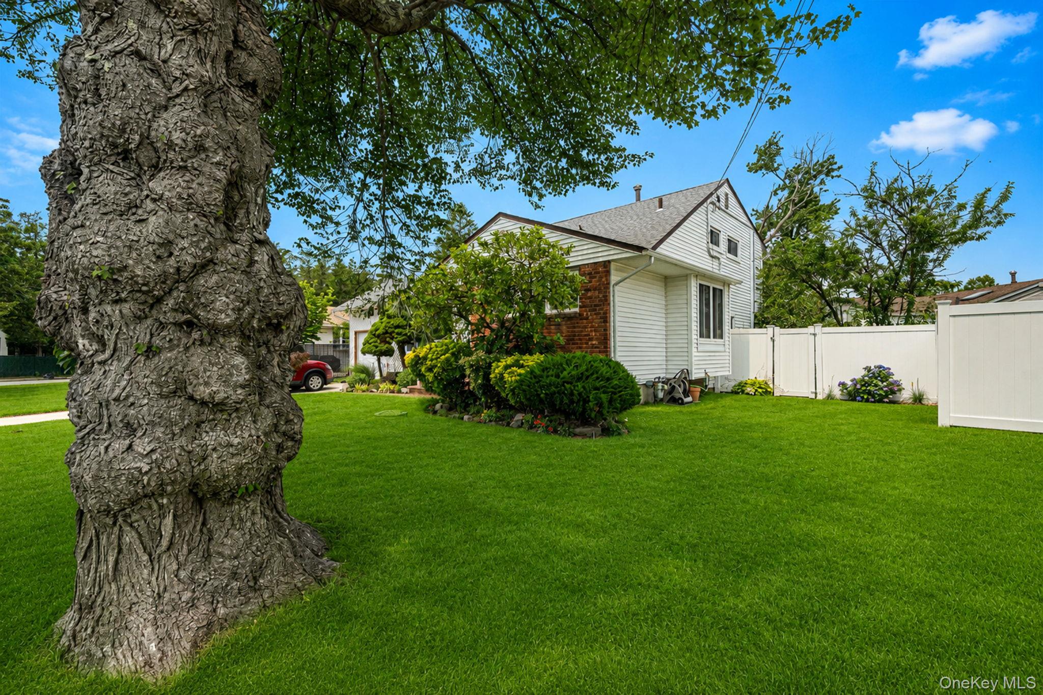 3rd image of 27 Ventura Dr, Babylon, NY 11703 | MLS# 1026923