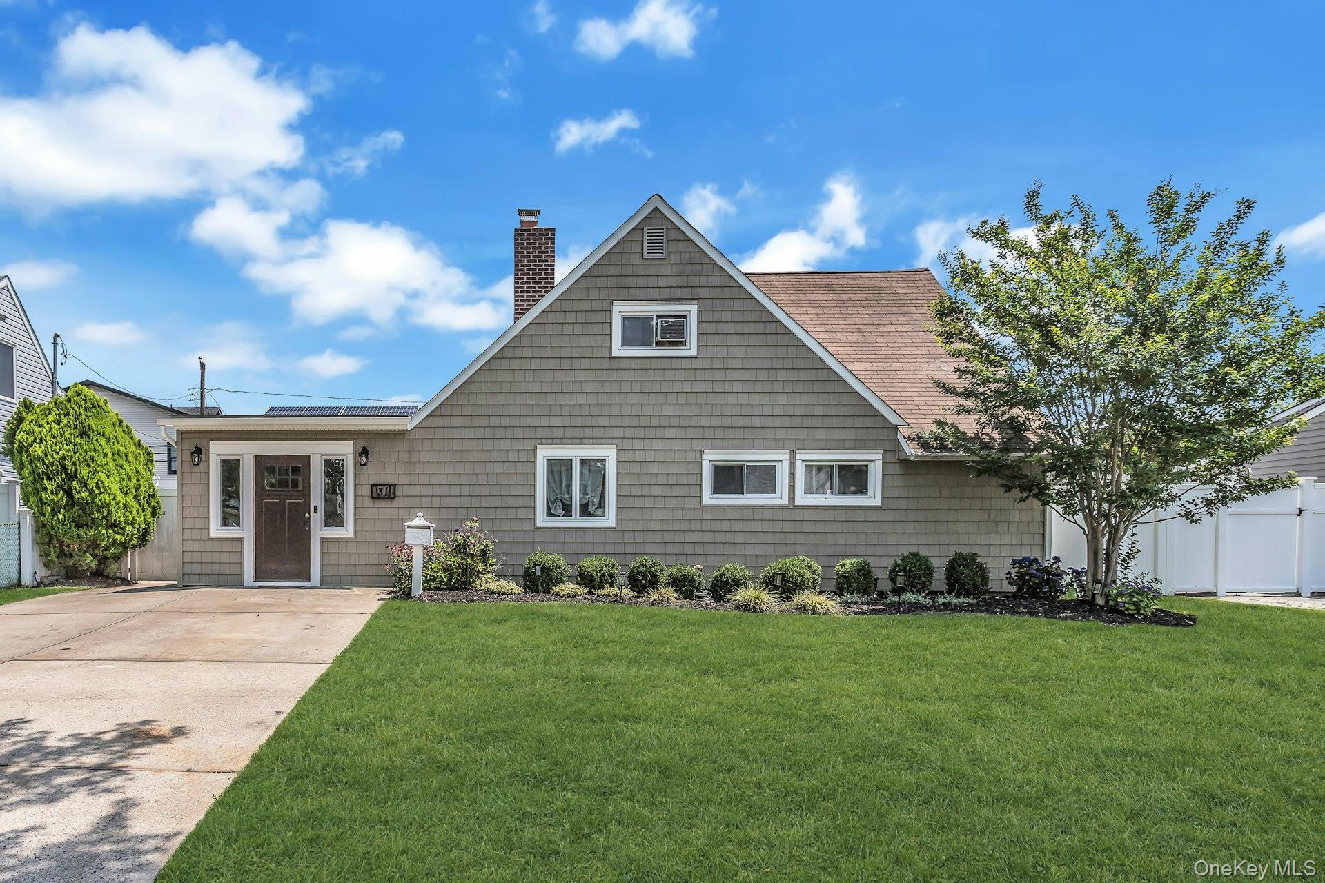 1st image of 31 Martin Ln, Hempstead, NY 11590 | MLS# 1026938