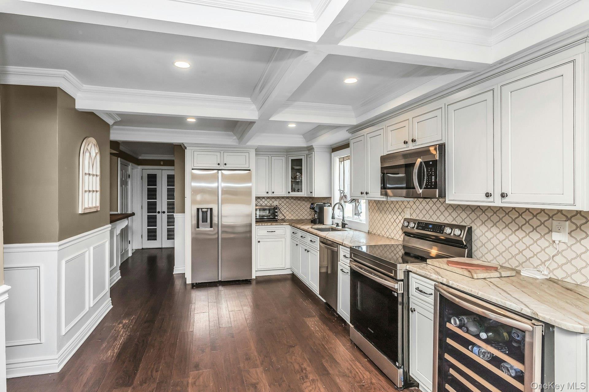 4th image of 31 Martin Ln, Hempstead, NY 11590 | MLS# 1026938