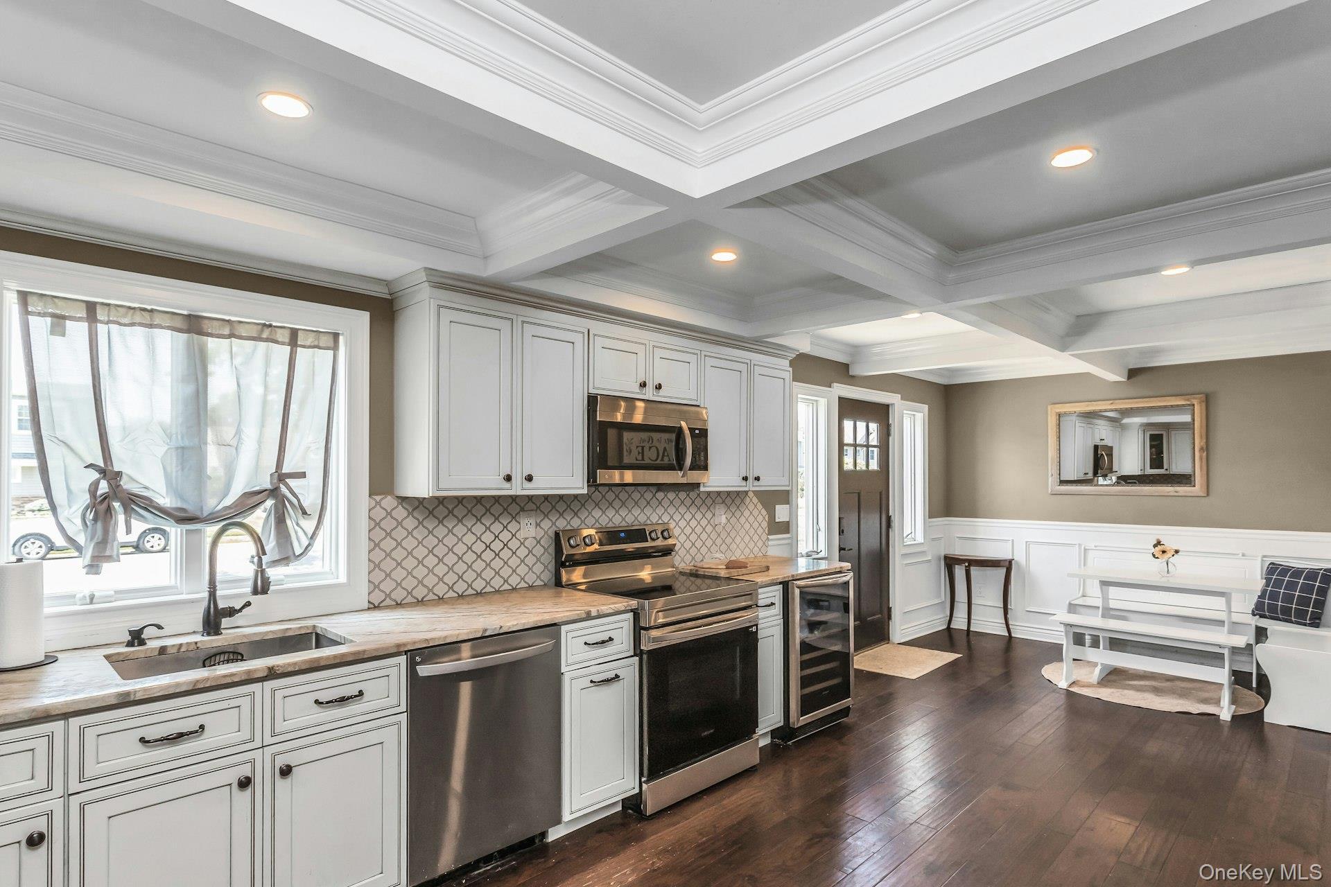 5th image of 31 Martin Ln, Hempstead, NY 11590 | MLS# 1026938