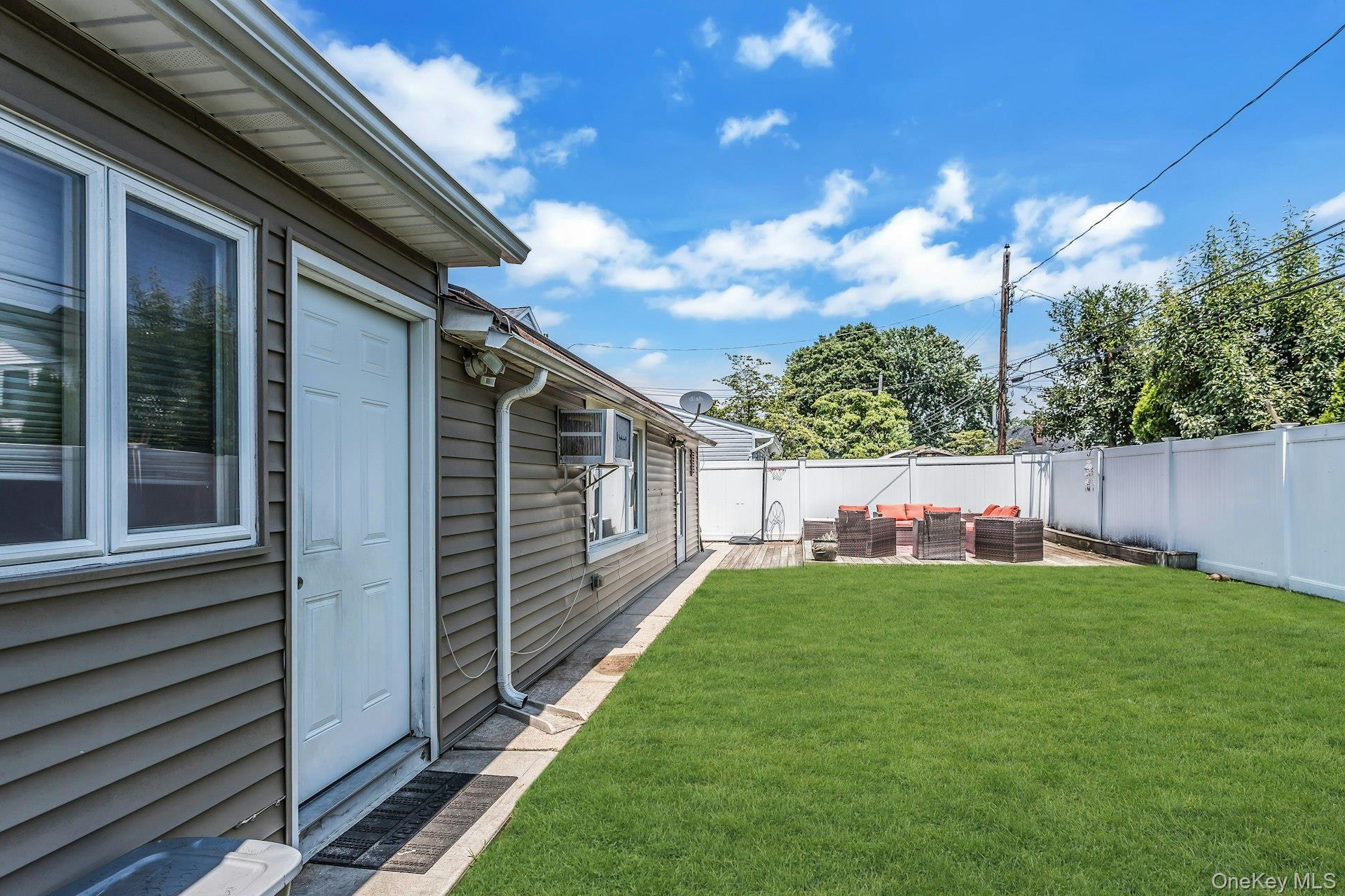 18th image of 31 Martin Ln, Hempstead, NY 11590 | MLS# 1026938