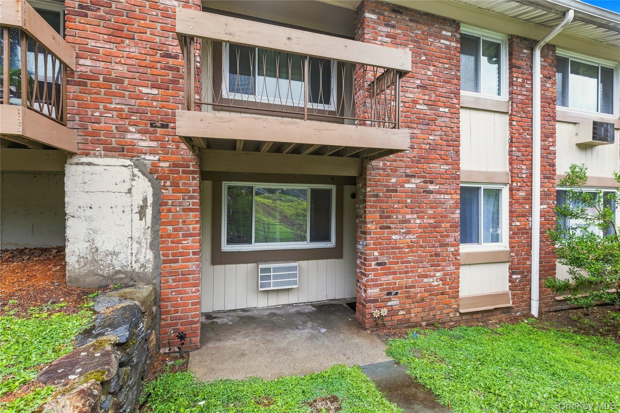 2nd image of 2 Woods End Cir #L, Peekskill, NY 10566 | MLS# 1026958